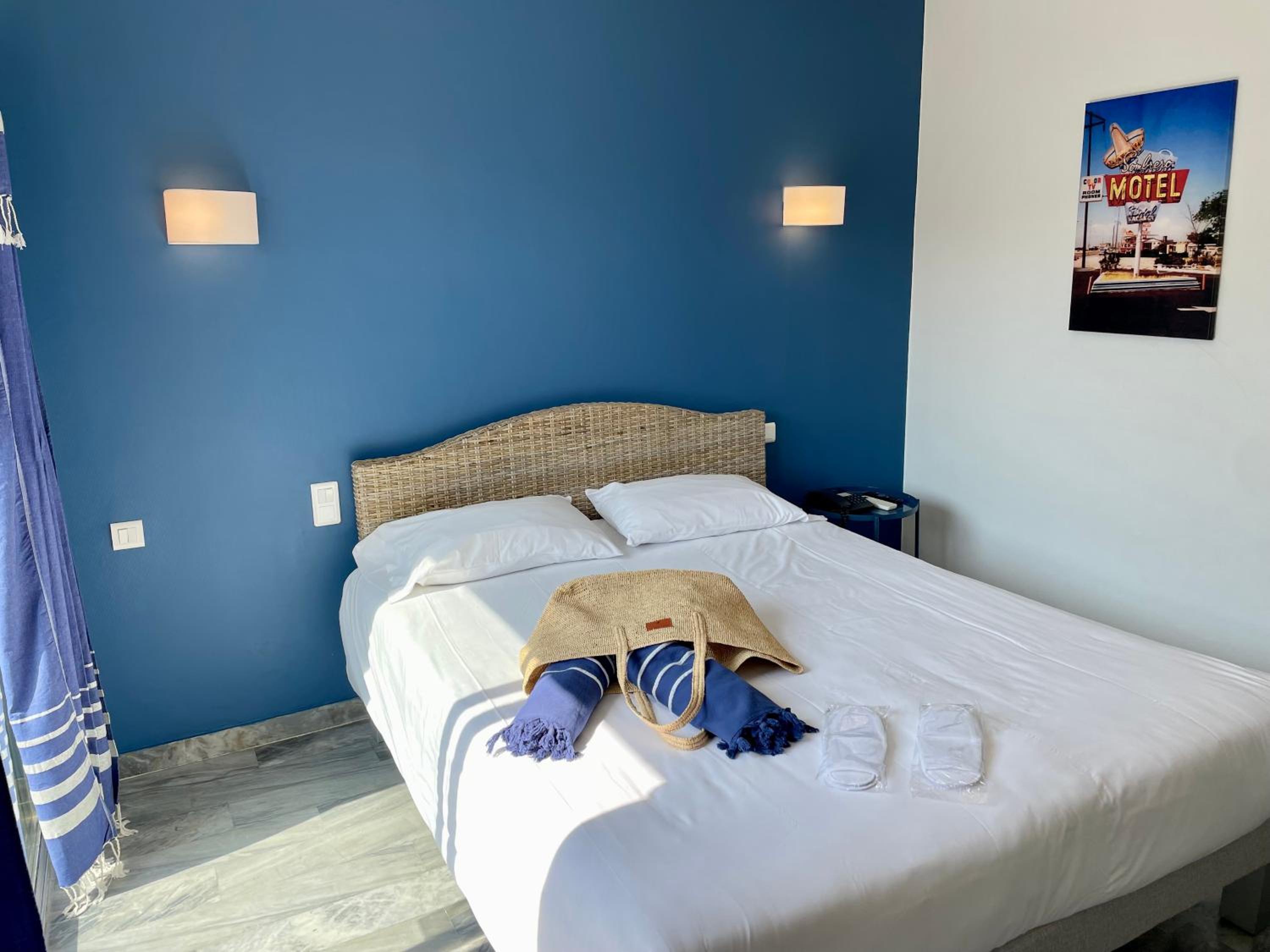 Twin/Double Motel Patio Room - Photo 13