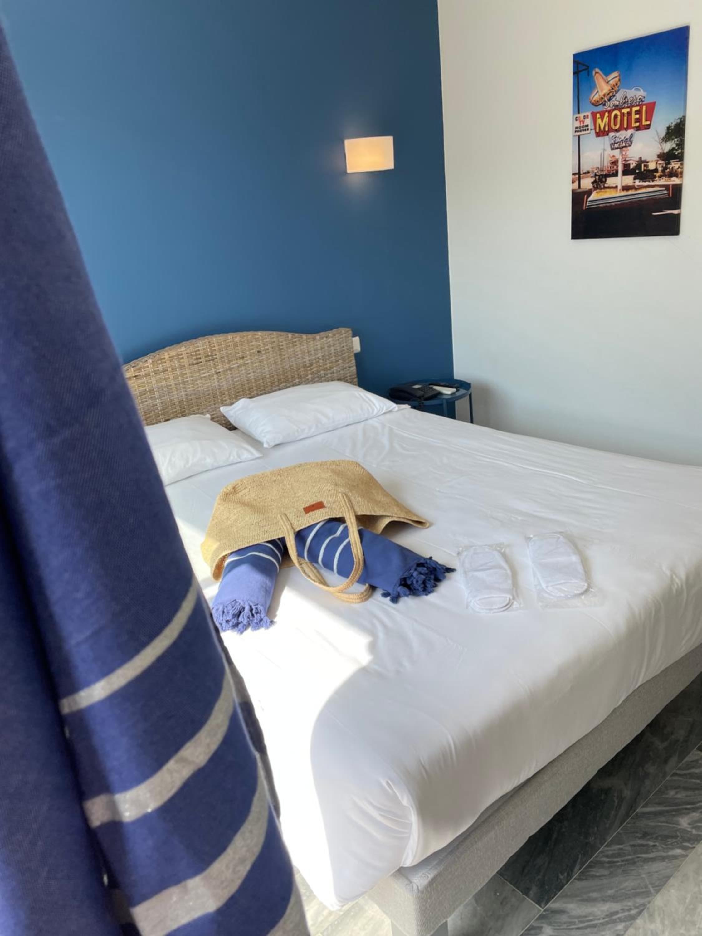 Twin/Double Motel Patio Room - Photo 12
