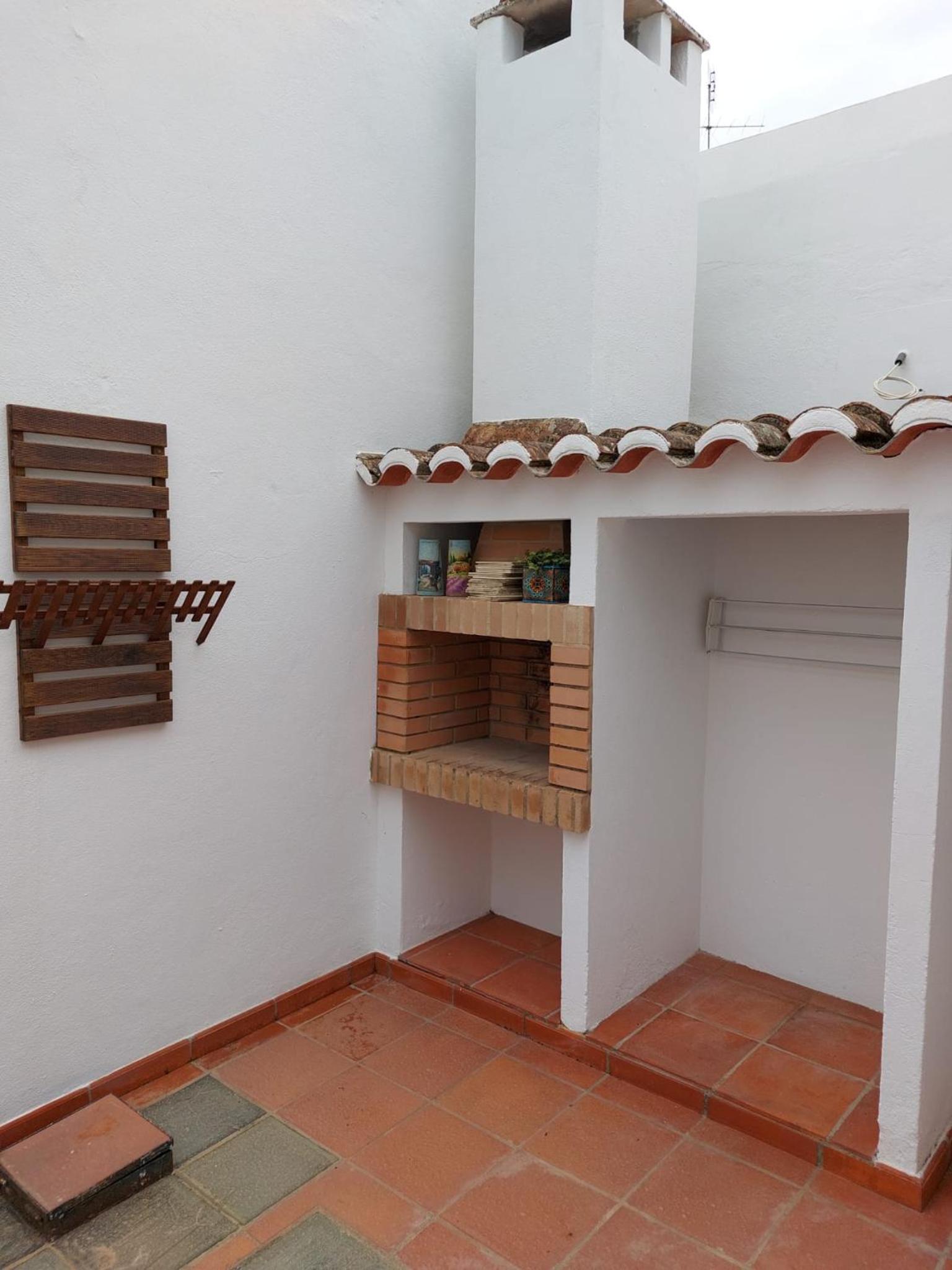 Apartment with Terrace - Photo 5
