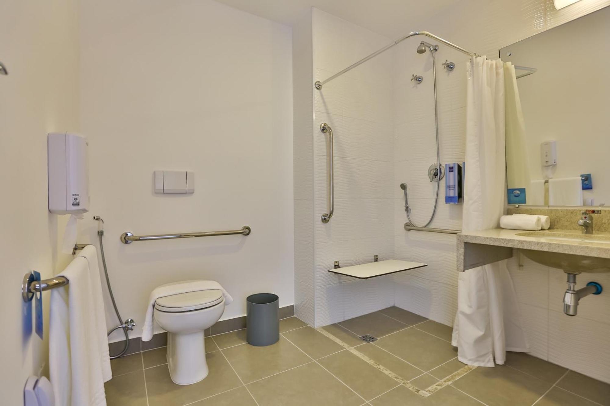 Double Room - Disability Access photo 3
