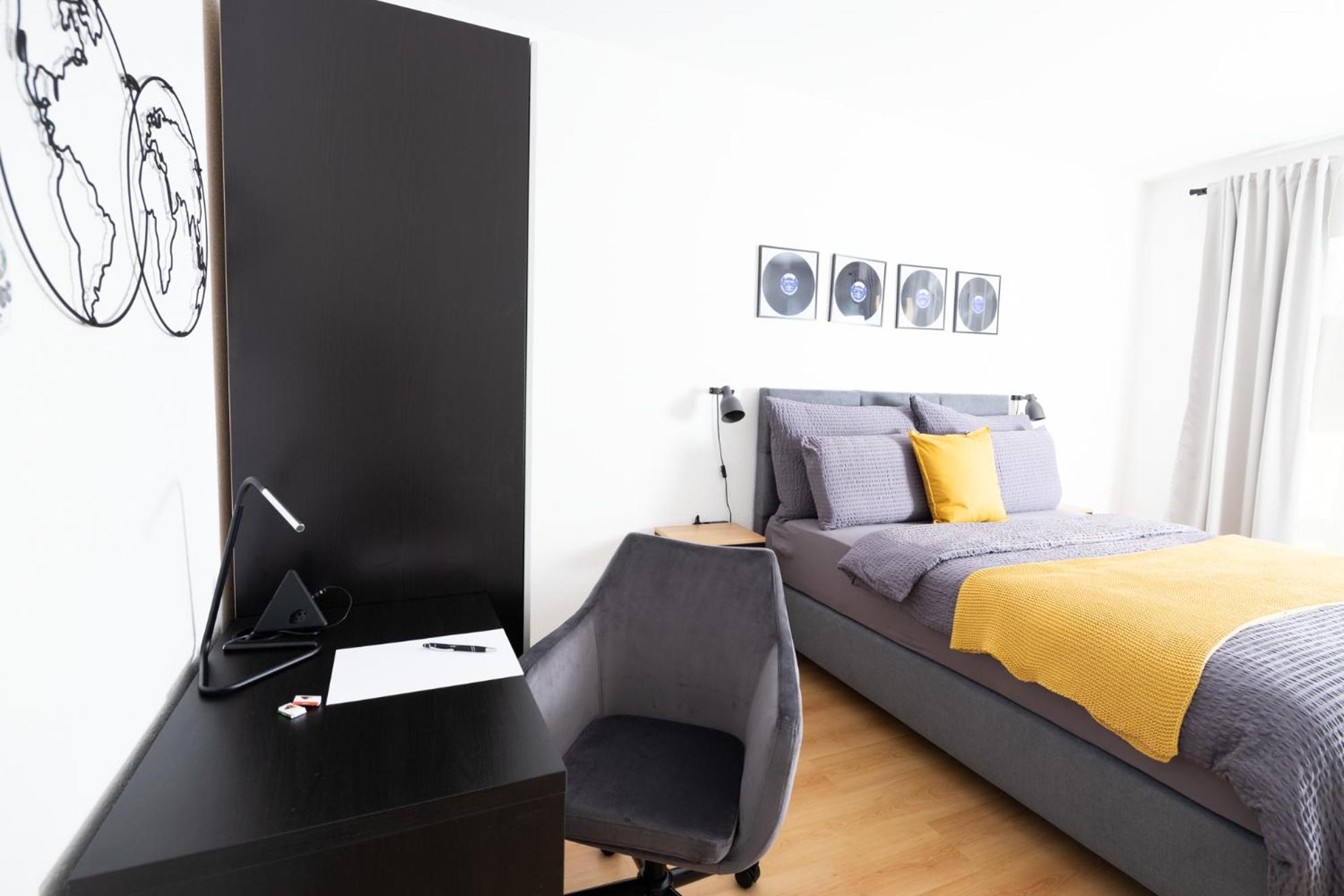 One-Bedroom Apartment photo 1