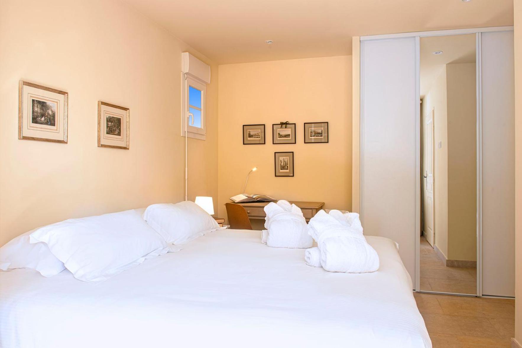 Four-Bedroom Villa with Four King Beds, Terrace, Private Pool and Valley View - Non-Smoking - Photo 12