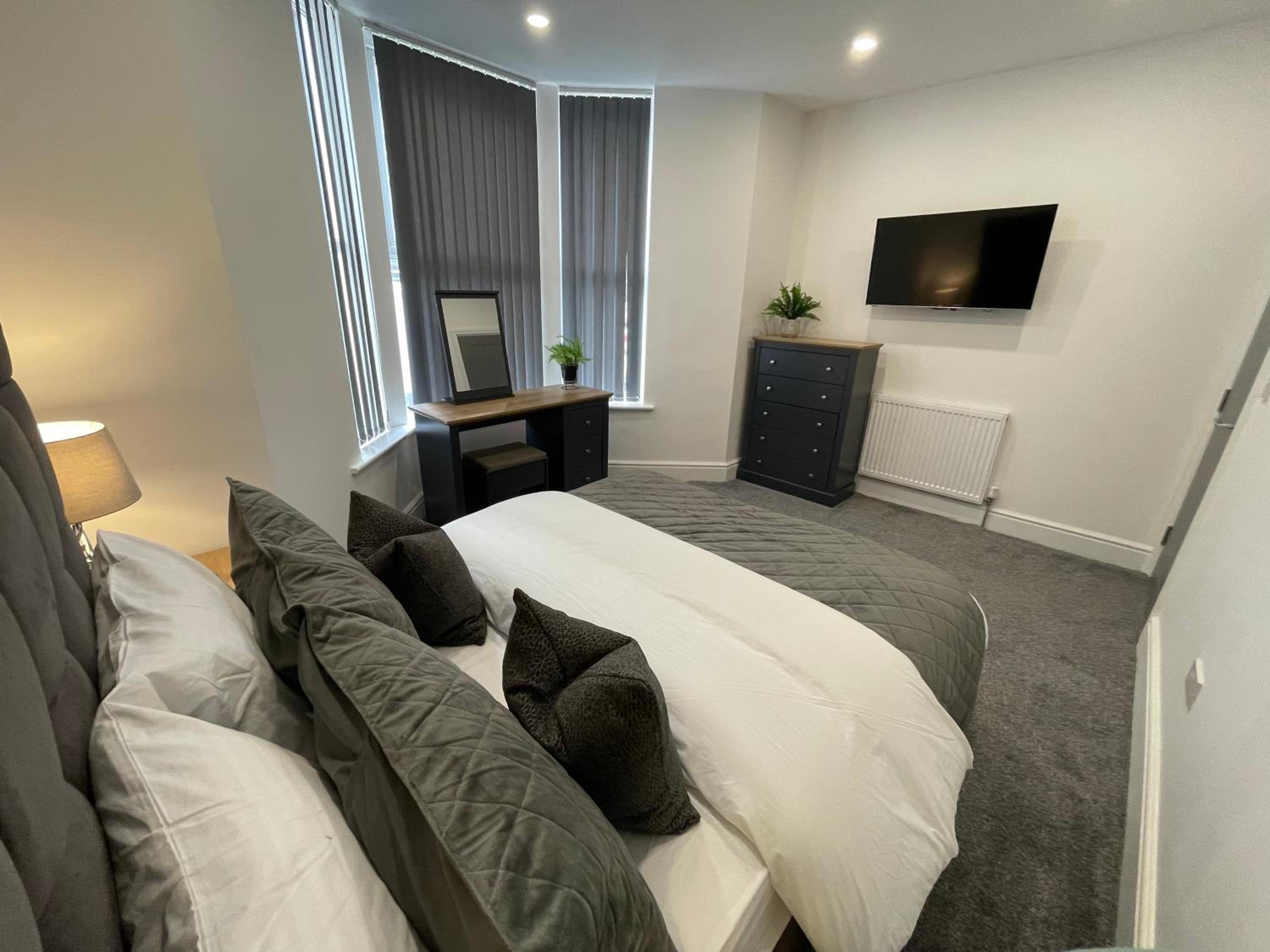 delux suite with spa bath and hot tub garden  - Photo 48