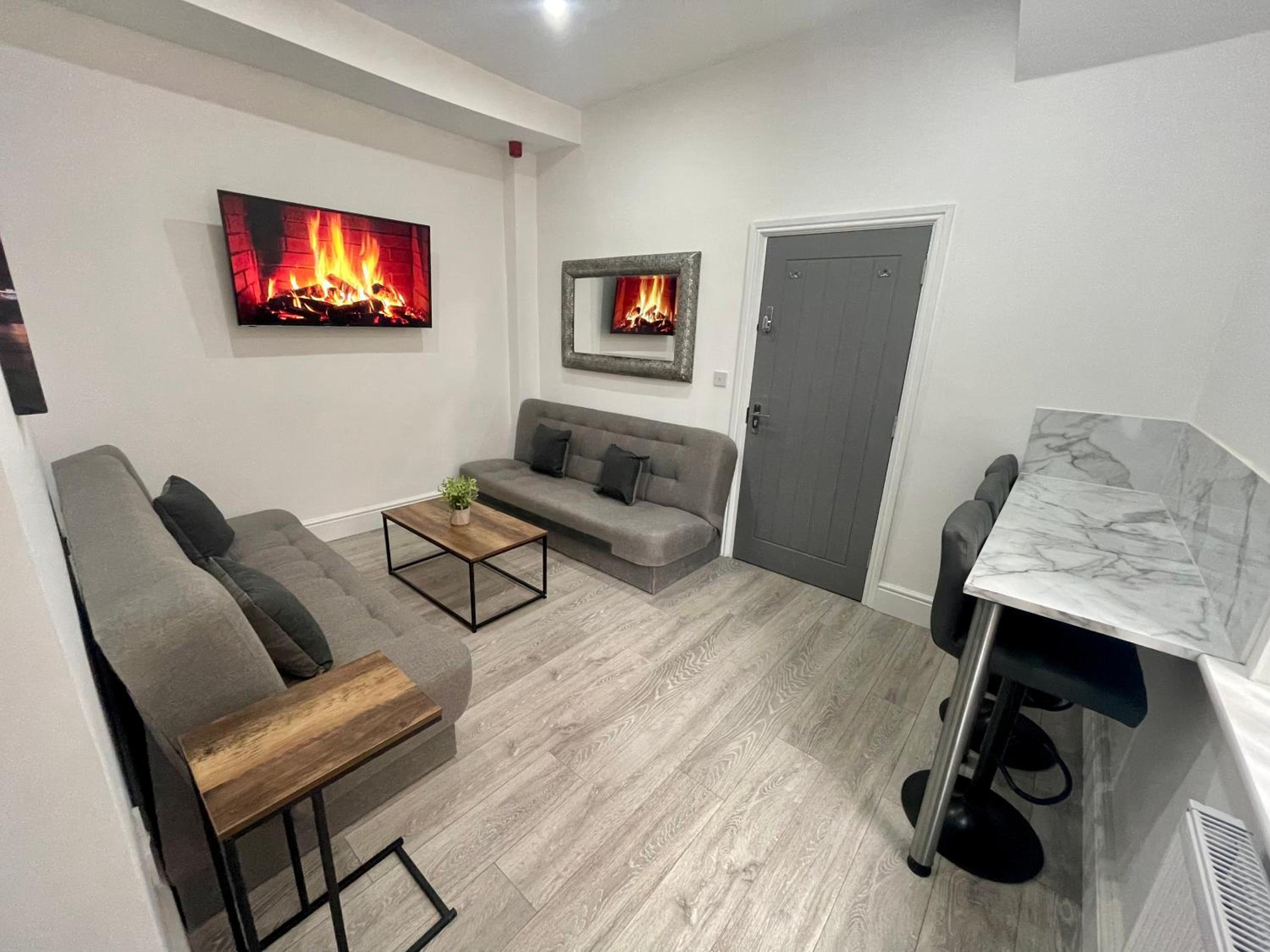 delux suite with spa bath and hot tub garden  - Photo 6