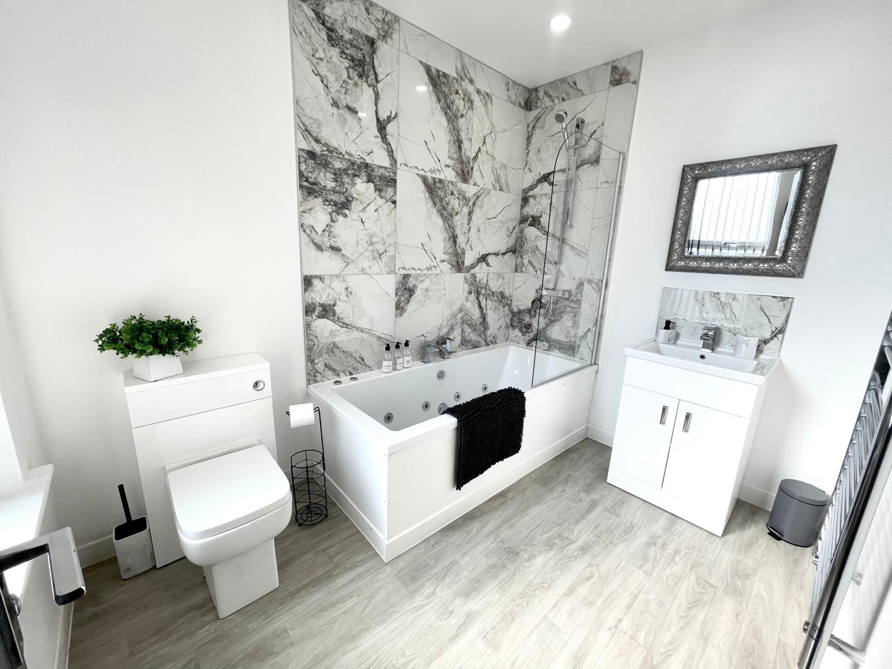 superior suite with spa bath  - Photo 4
