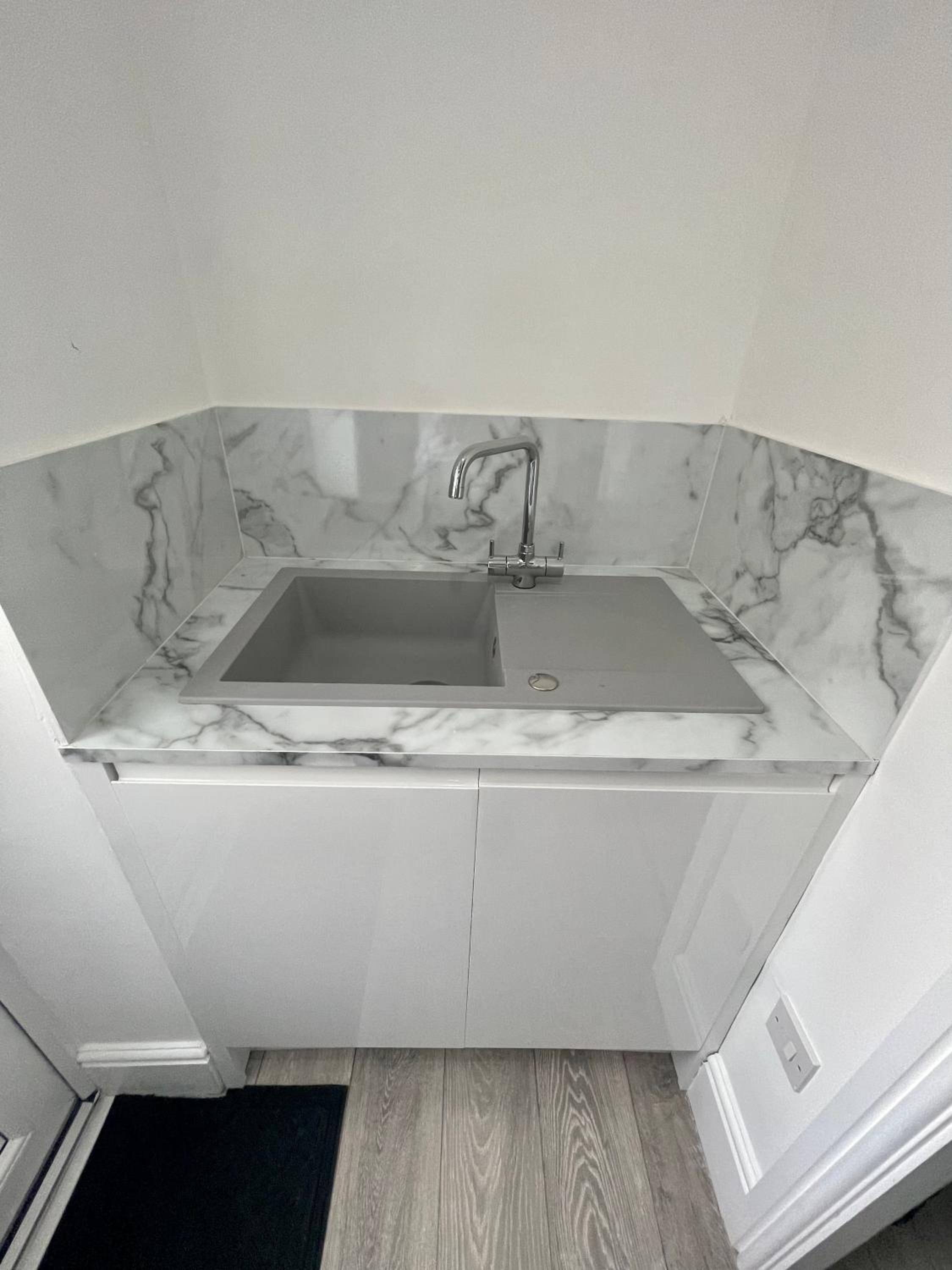 delux suite with spa bath and hot tub garden  - Photo 28