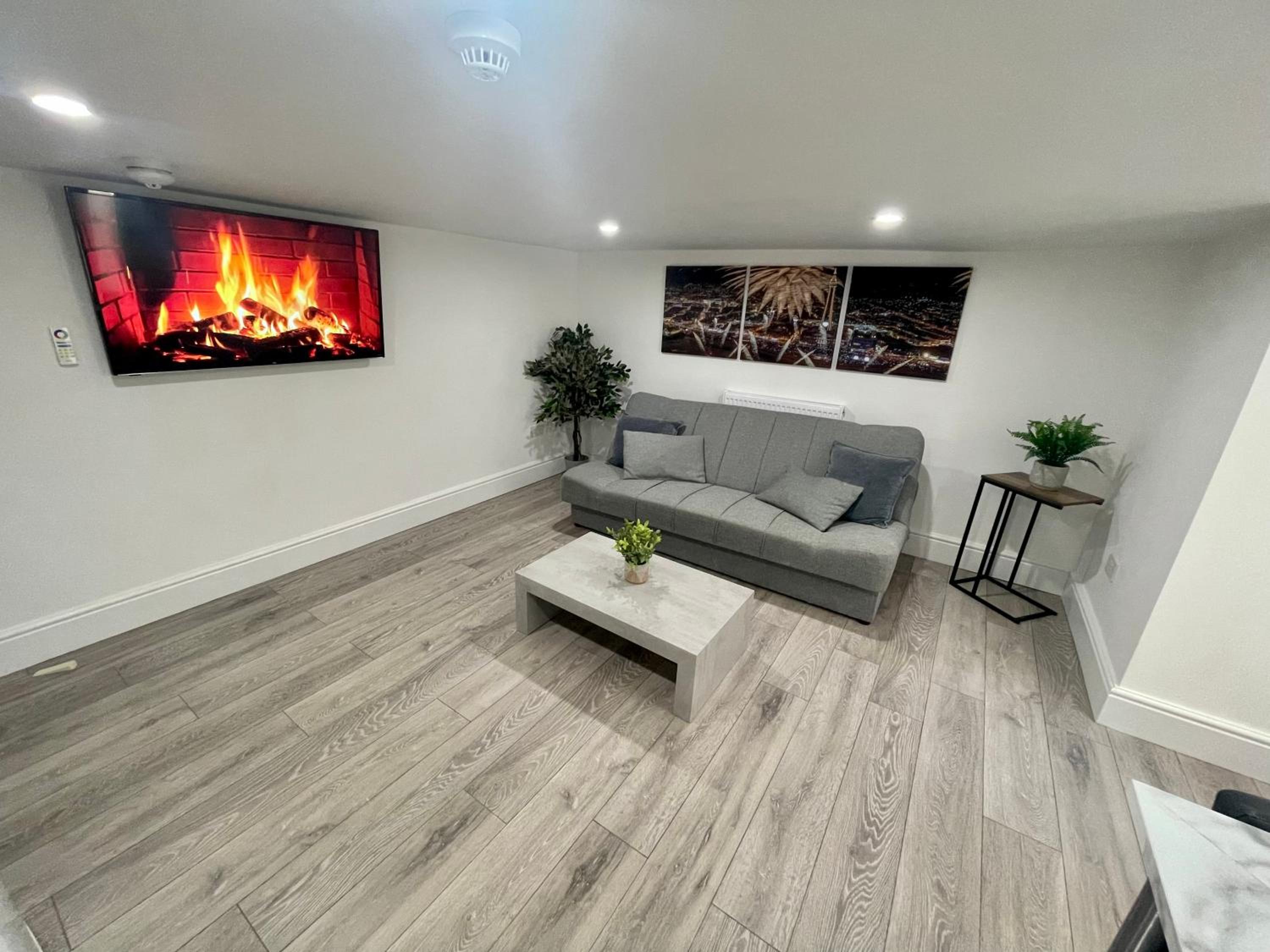 Basement Suite With Spa Bath (Height Restriction 5'10) - Photo 27