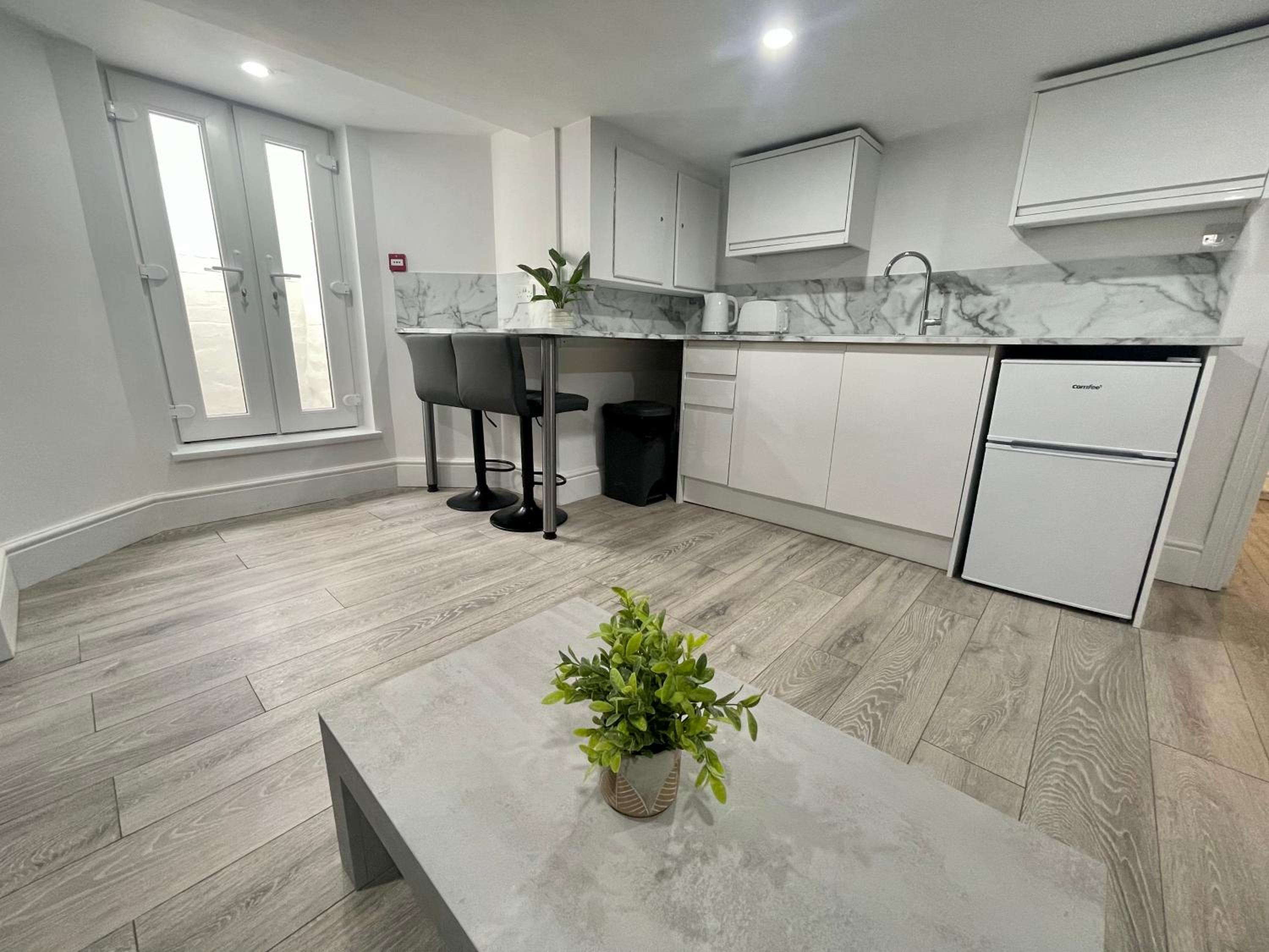Basement Suite With Spa Bath (Height Restriction 5'10) - Photo 2