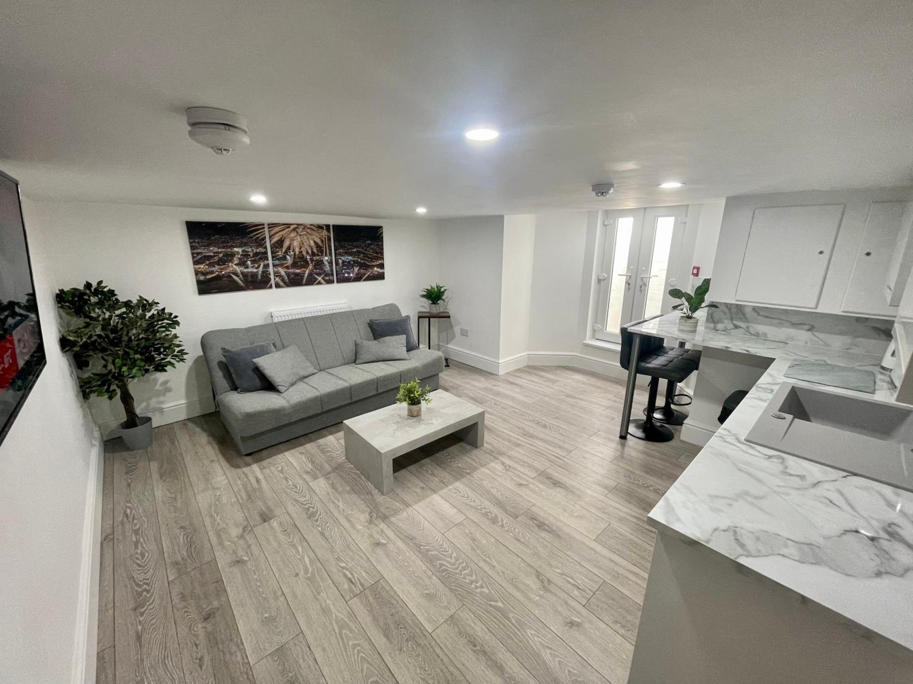 Basement Suite With Spa Bath (Height Restriction 5'10) - Photo 4