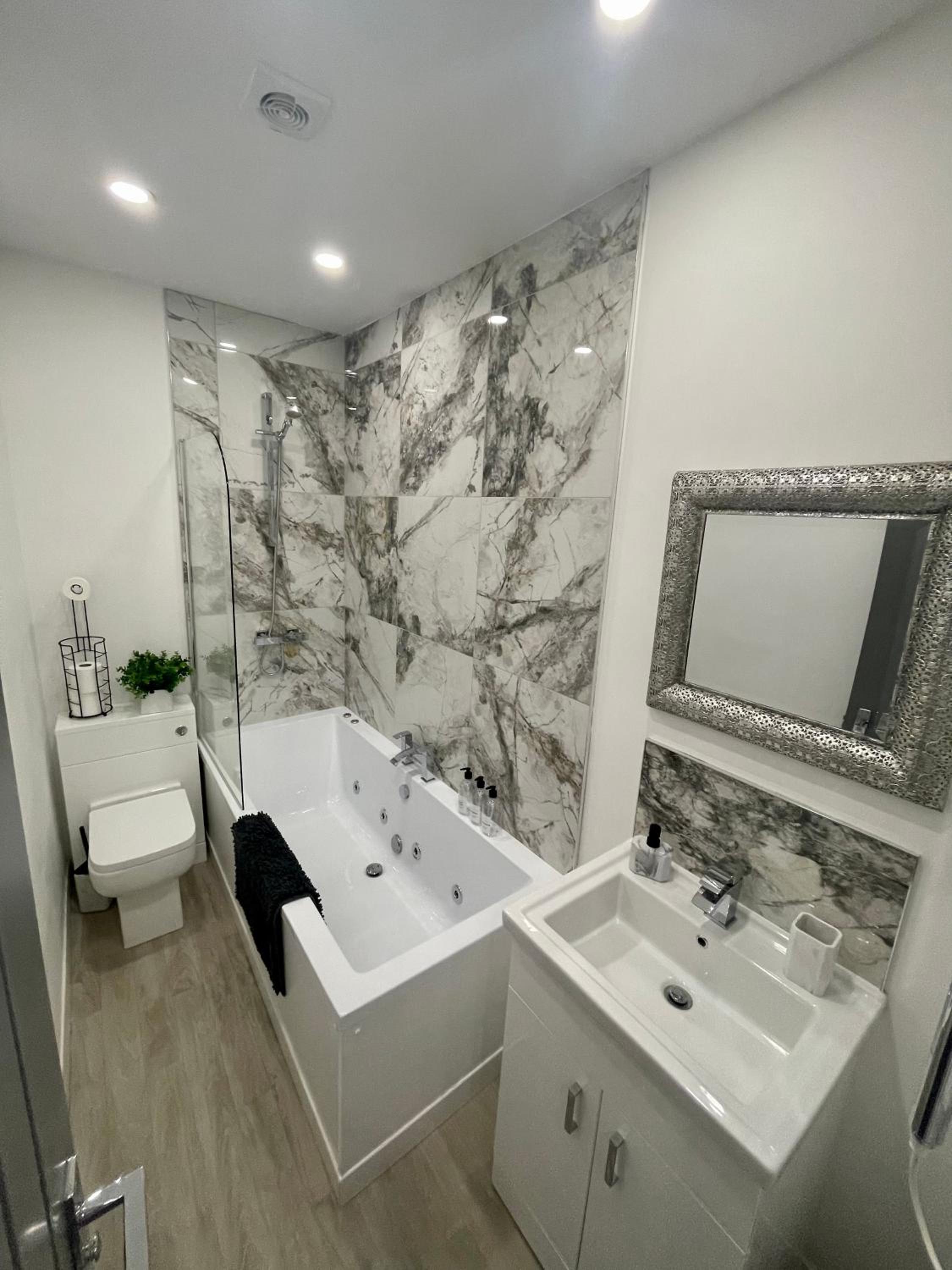 standard suite with spa bath  - Photo 11
