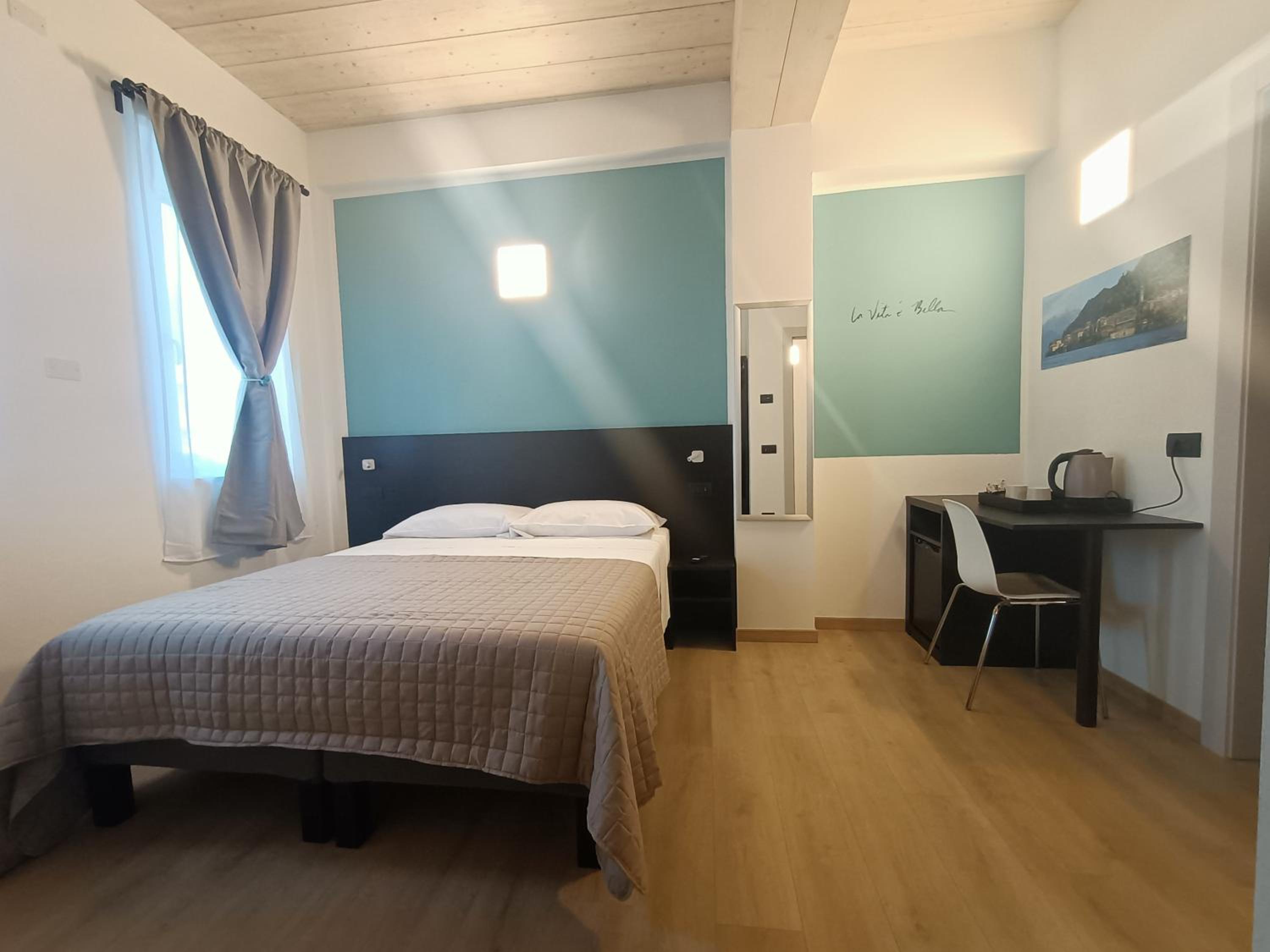 Standard Double Room - Photo 9