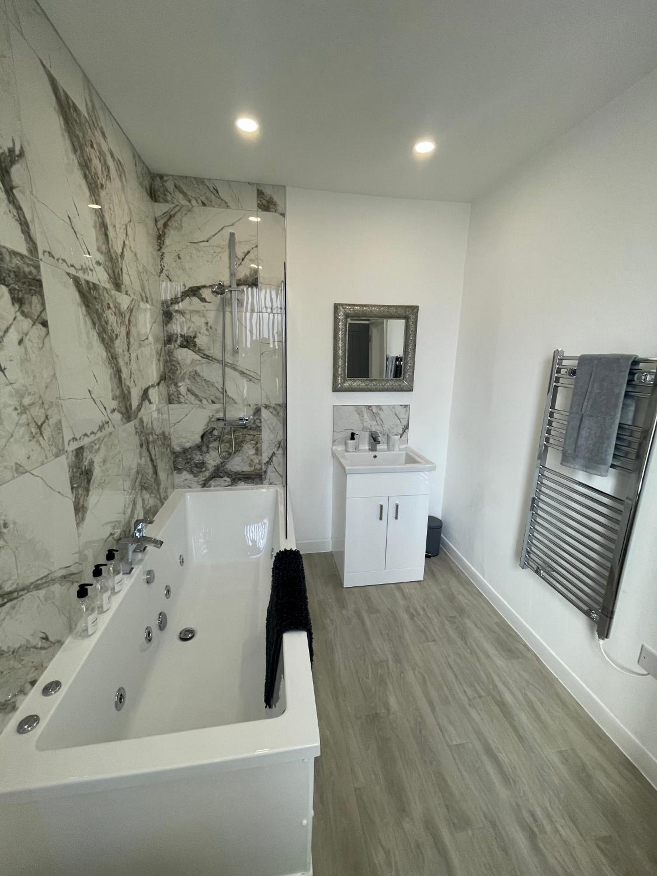superior suite with spa bath  - Photo 33