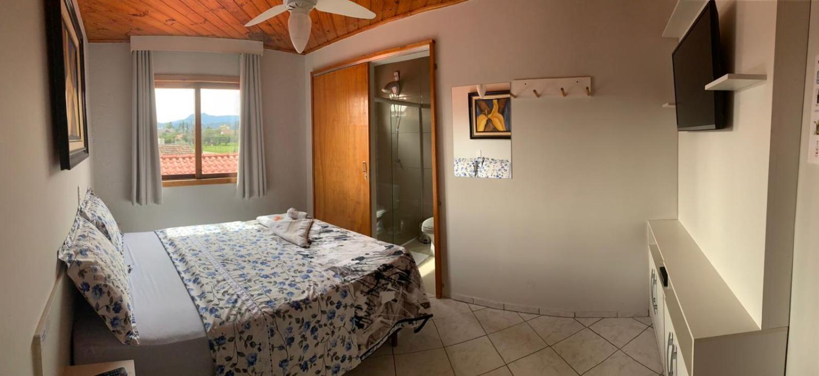 Suite - Photo 1