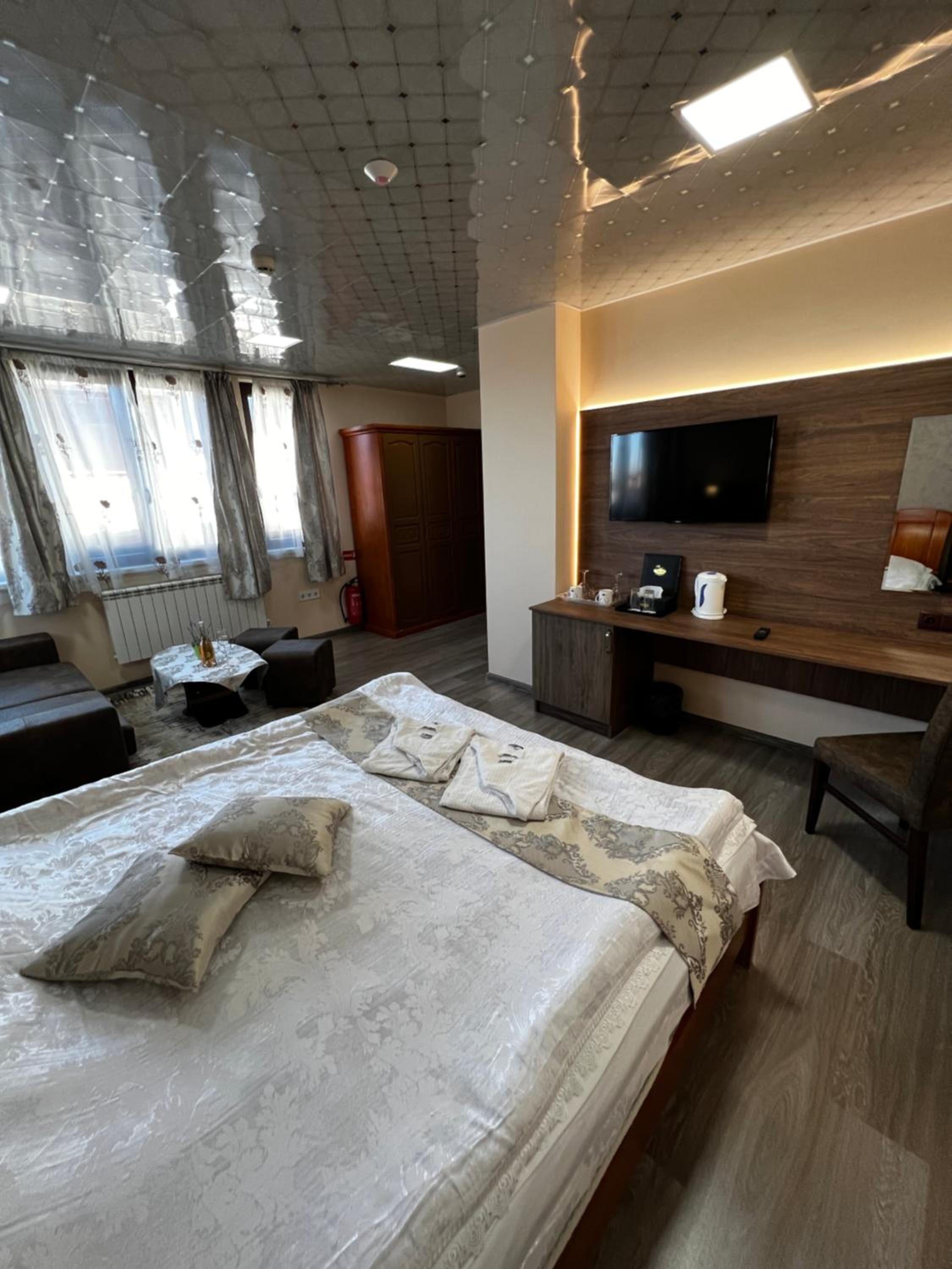 Family Suite with Sofa Bed (2 Adults + 2 Children) photo 2