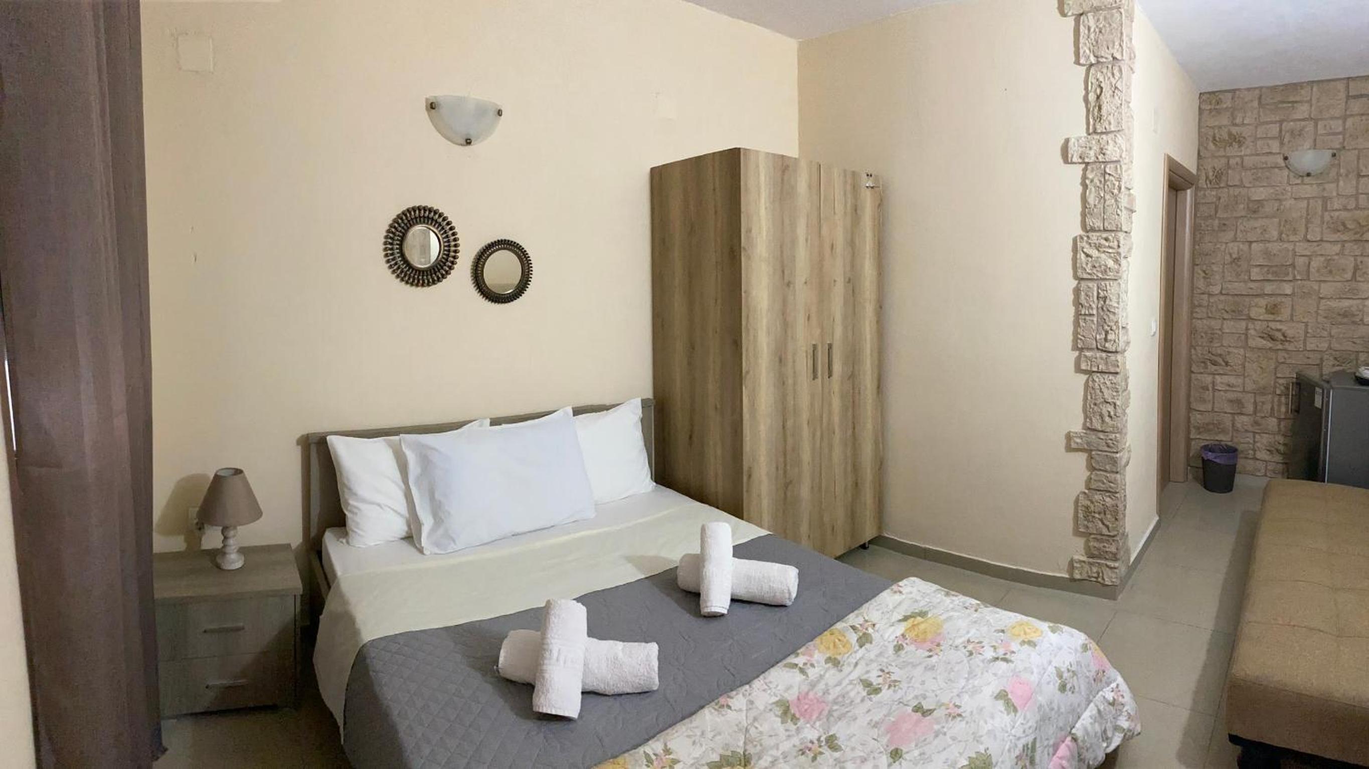 One-Bedroom House - Photo 5