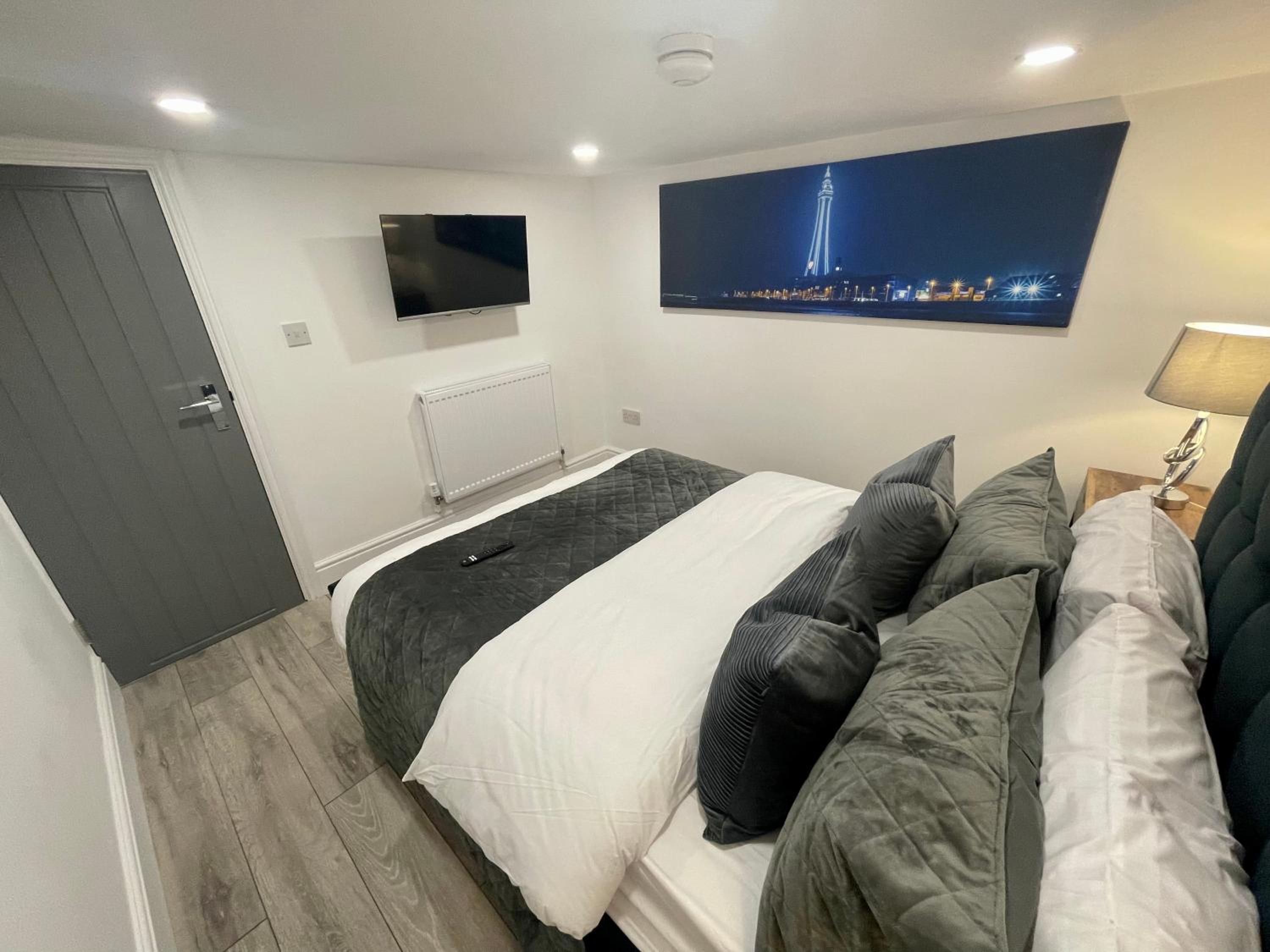 Basement Suite With Spa Bath (Height Restriction 5'10) - Photo 8