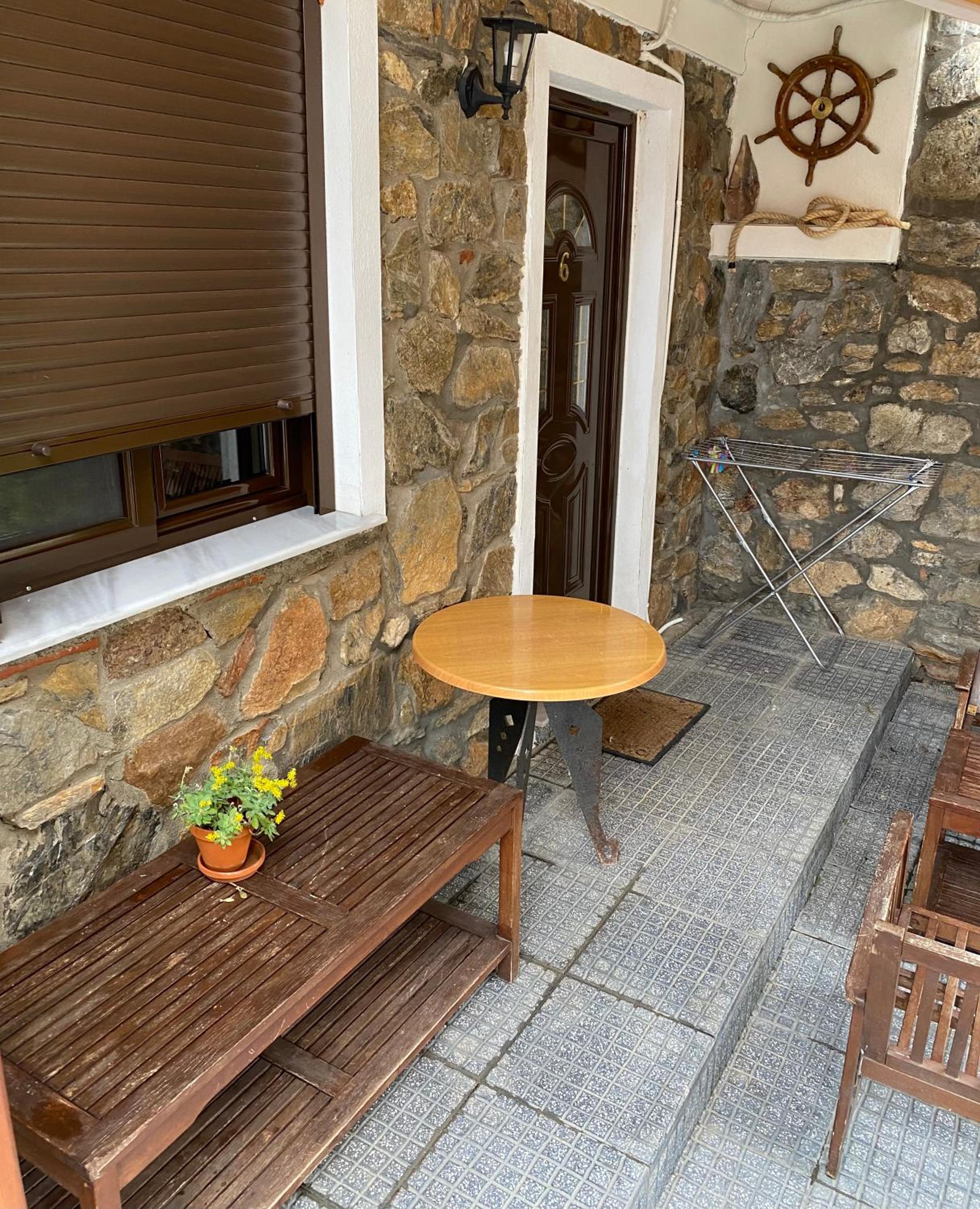 One-Bedroom House - Photo 3