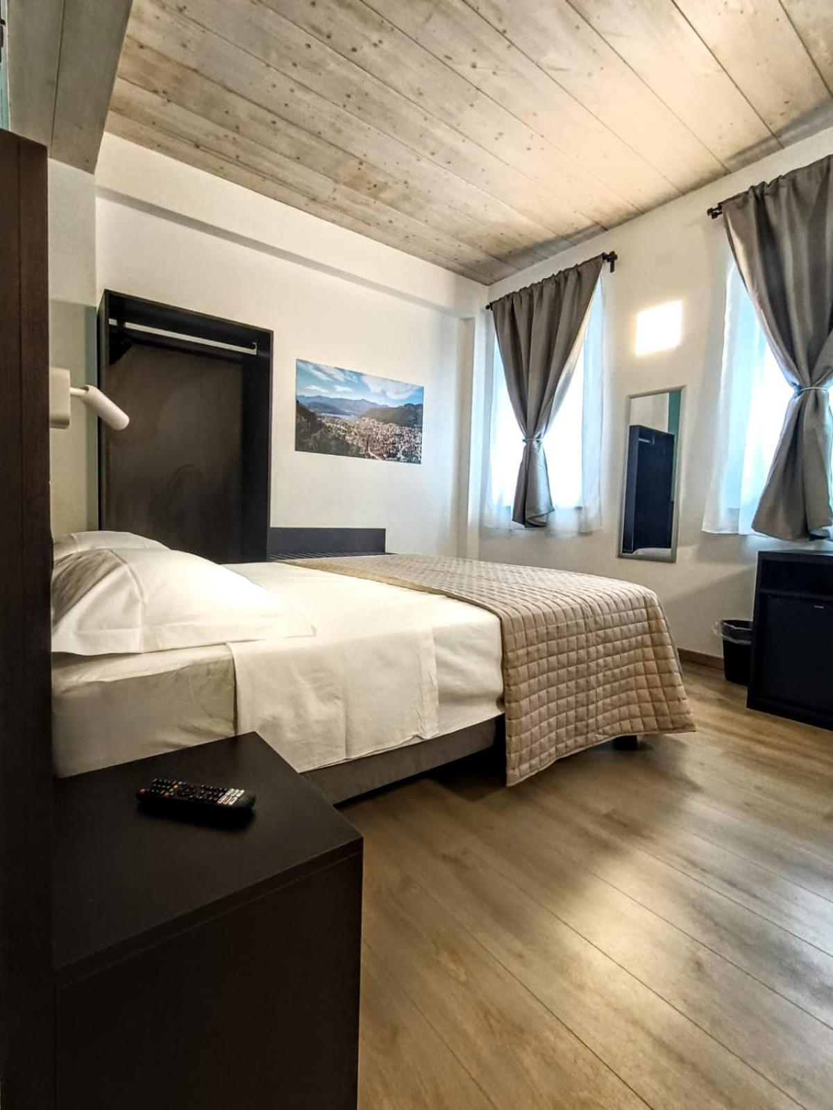 Standard Triple Room - Photo 14