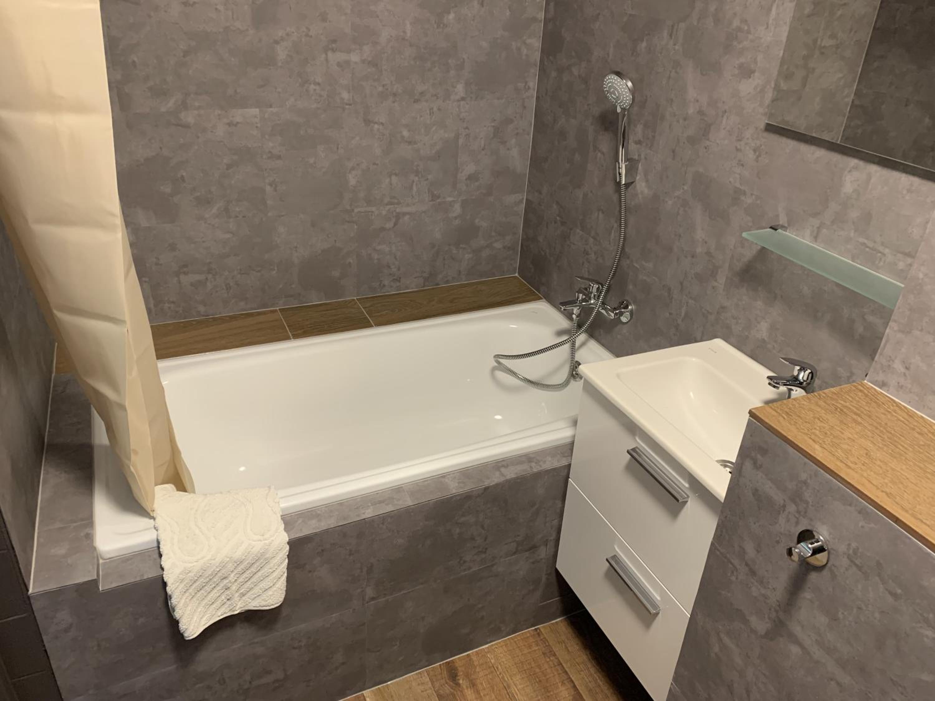 Double or Twin Room with Balcony - Photo 2