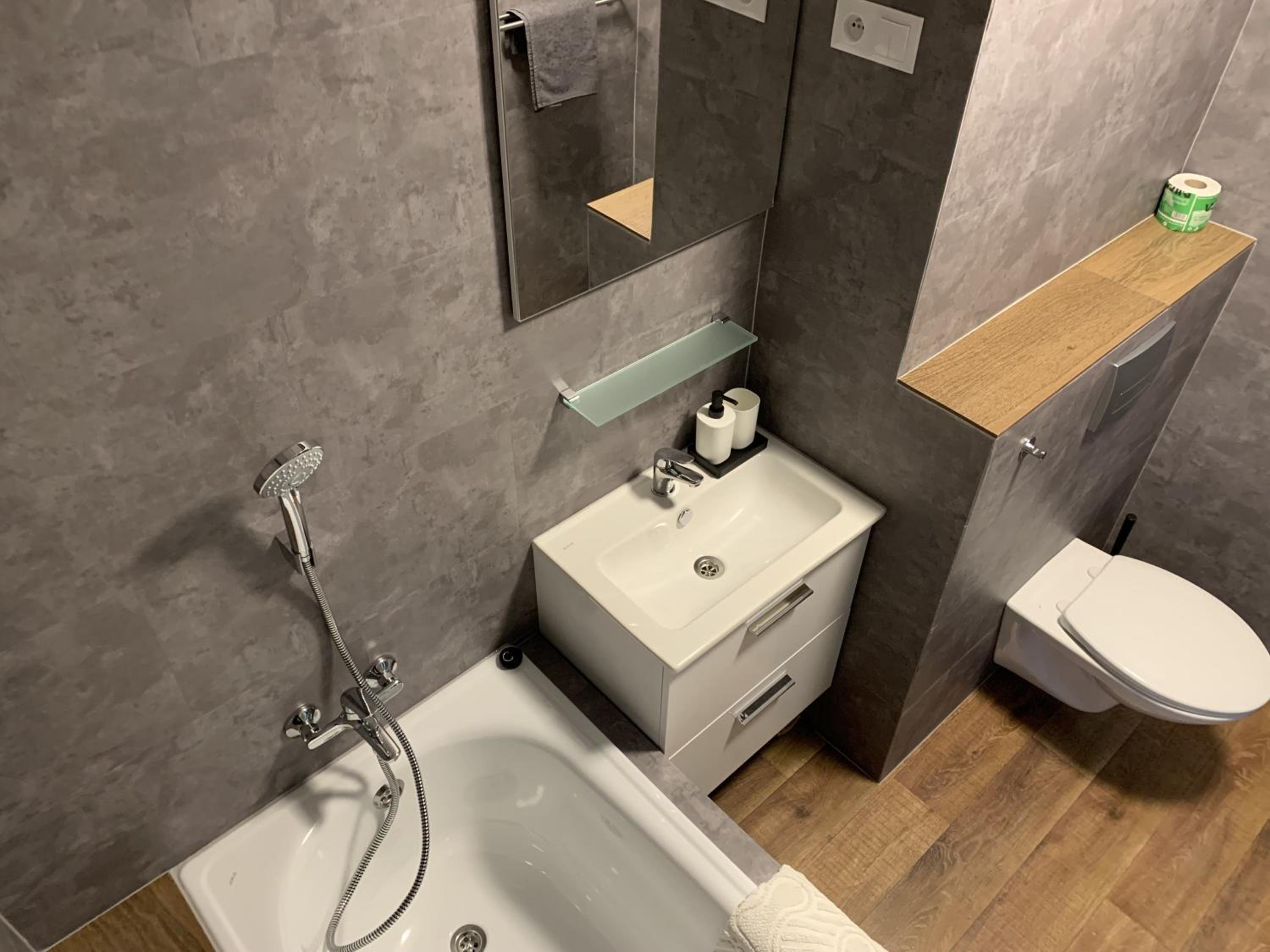 Double or Twin Room with Balcony - Photo 12