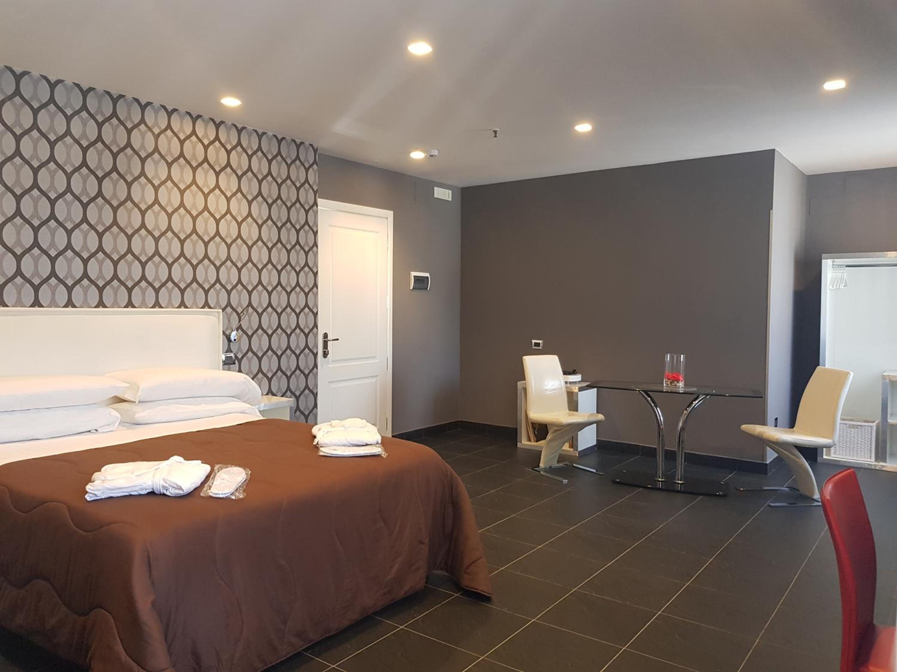Suite - Photo 3