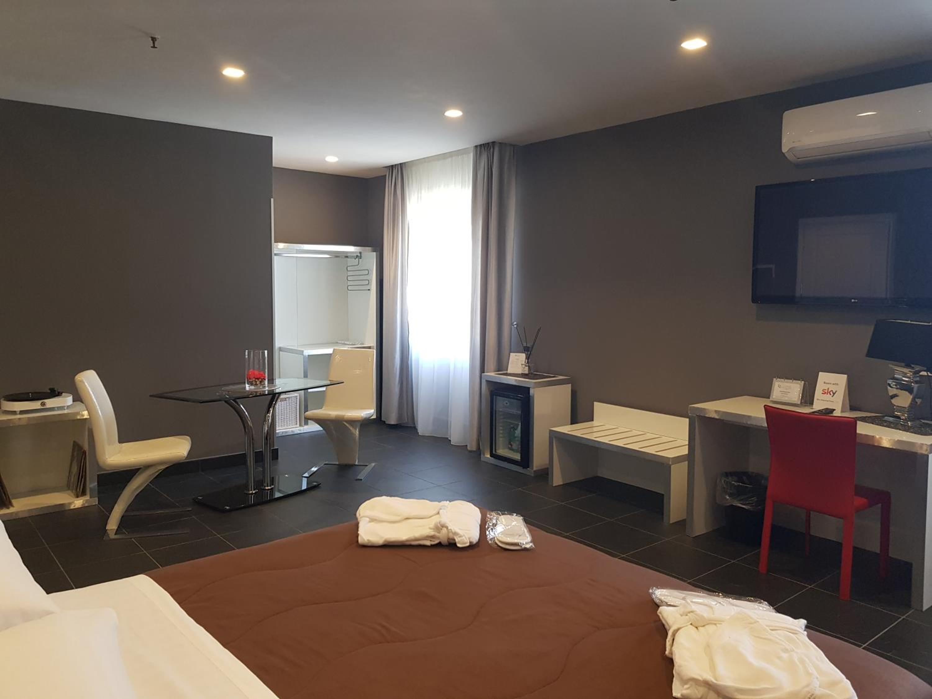Suite - Photo 2