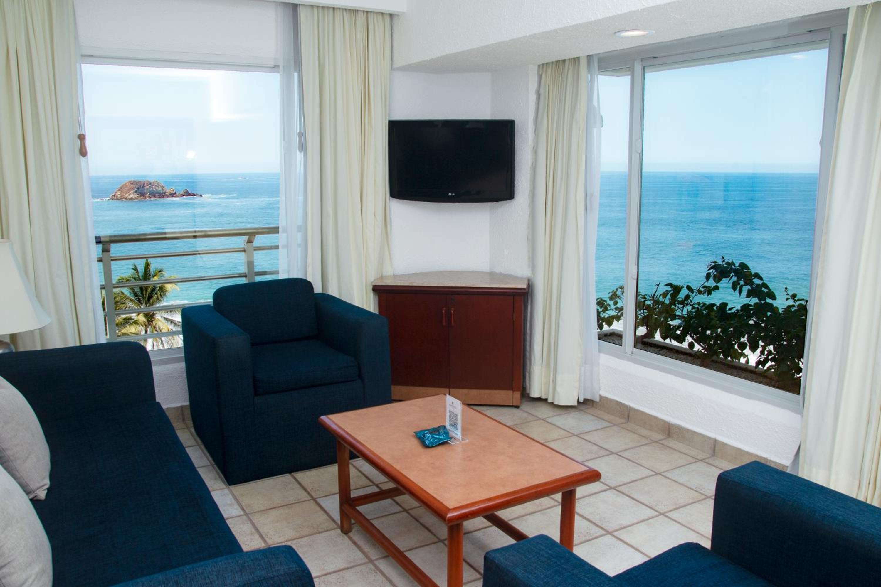 King Suite with Ocean View photo 2