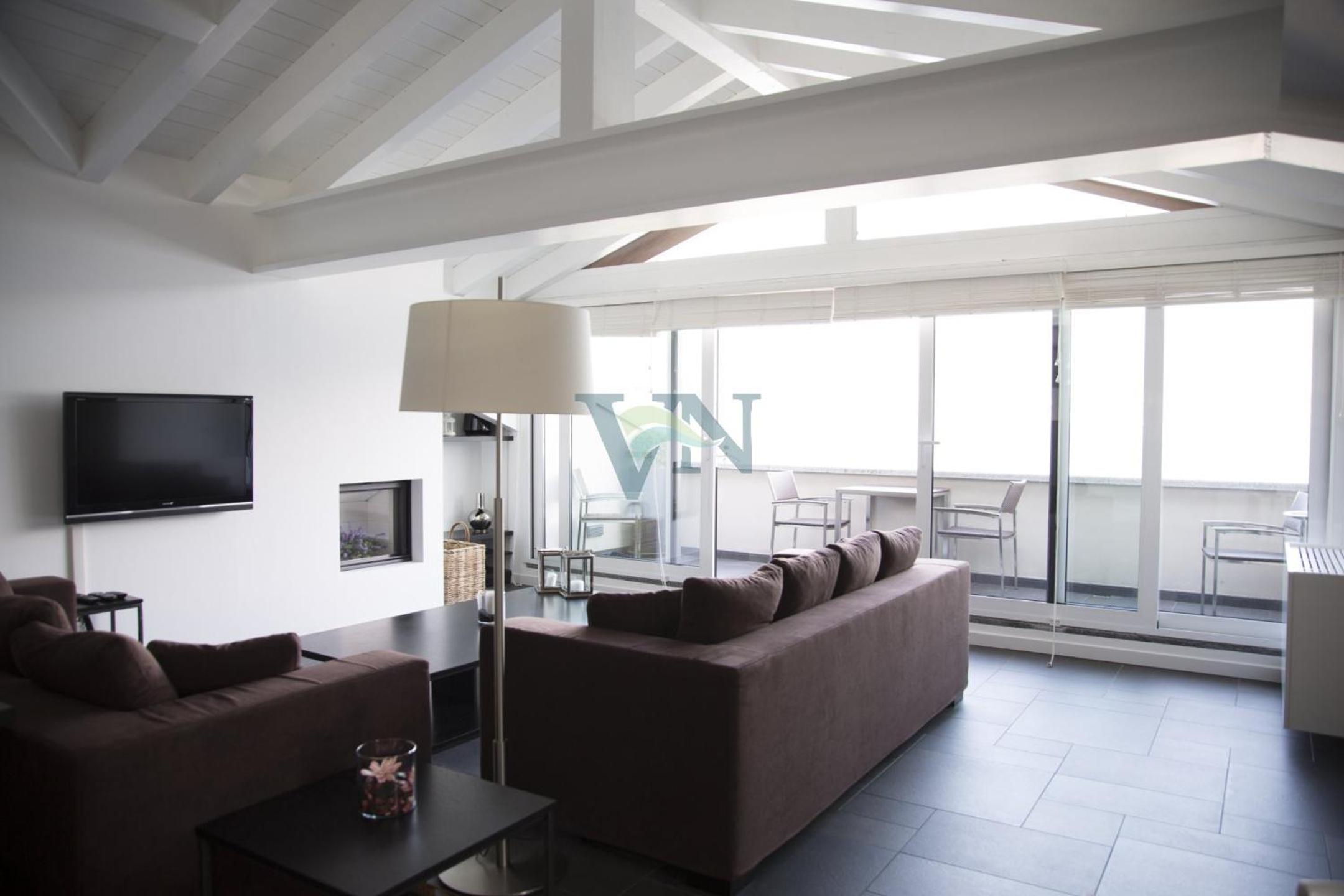Apartment with Lake View