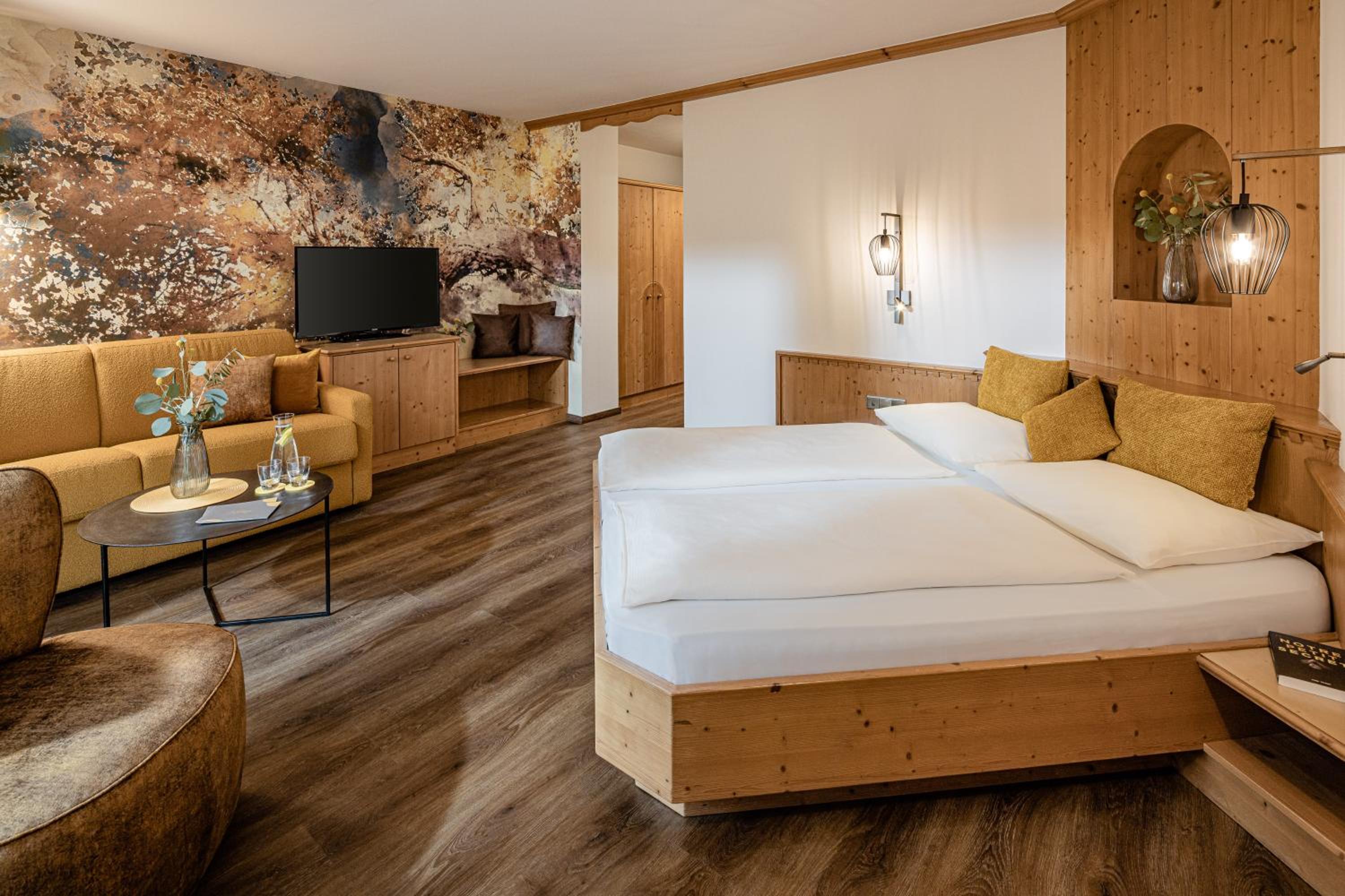 Superior Double Room - North Side photo 2