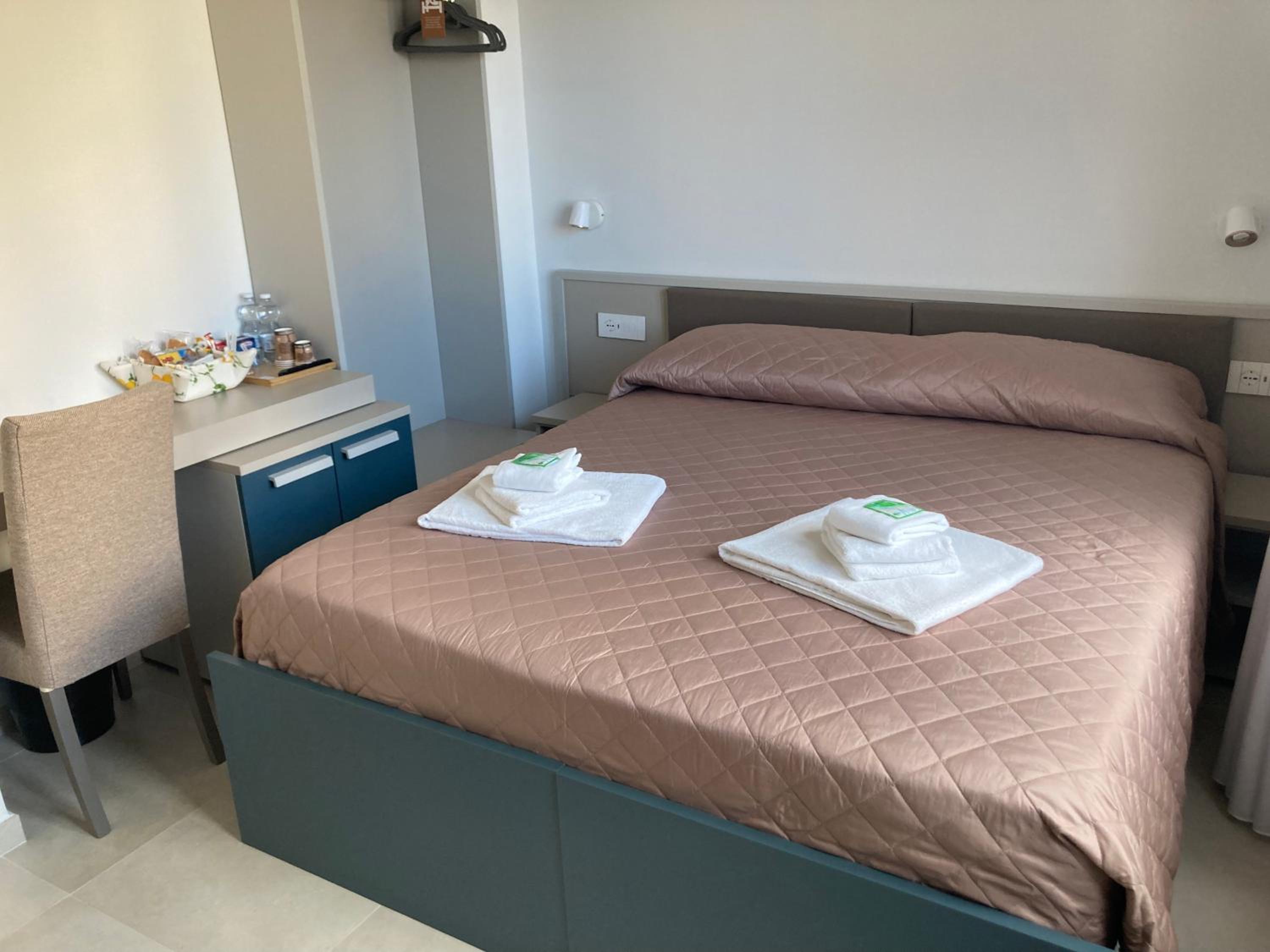 Standard Double Room - Photo 2