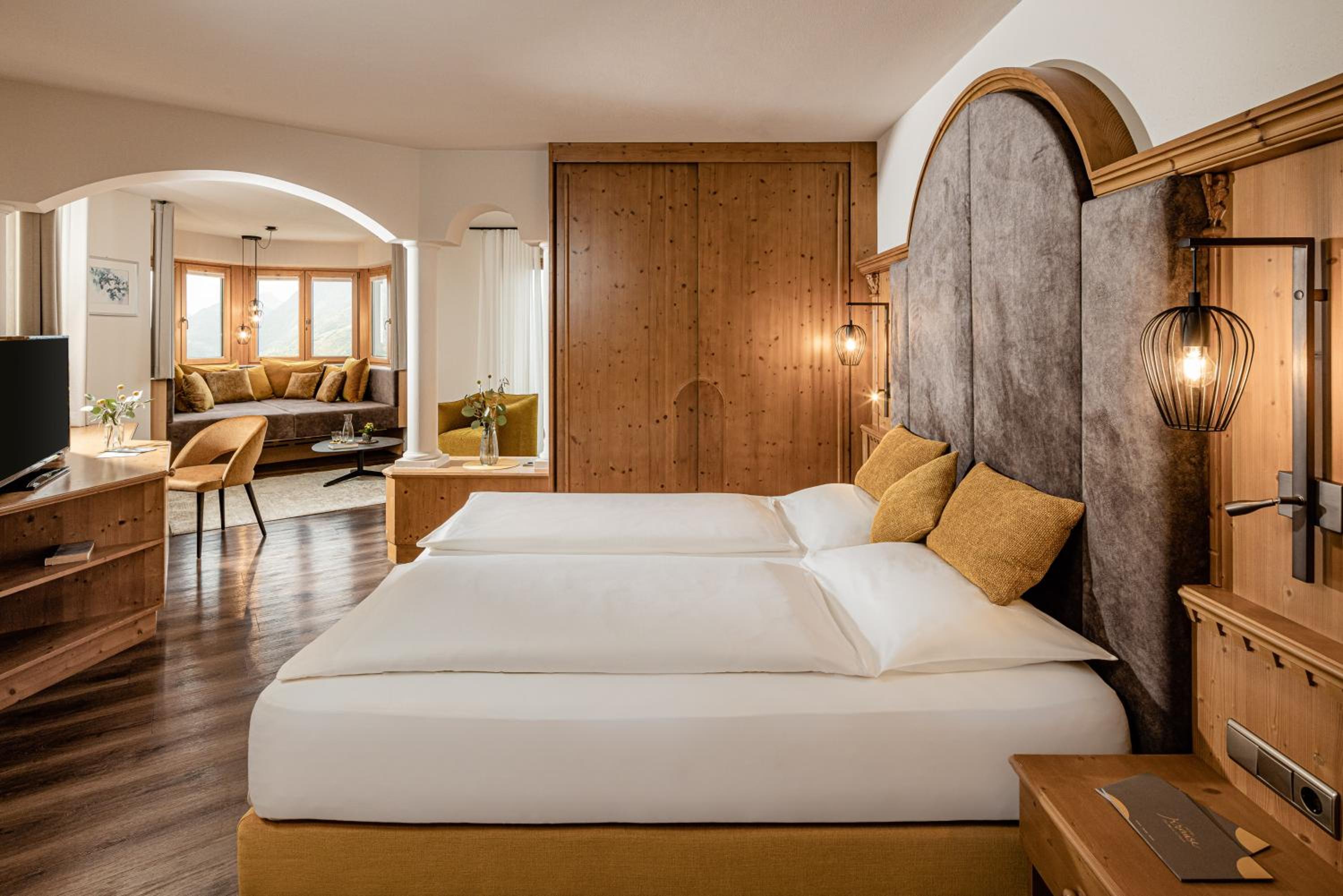 Junior Suite with Mountain View and Loggia photo 1
