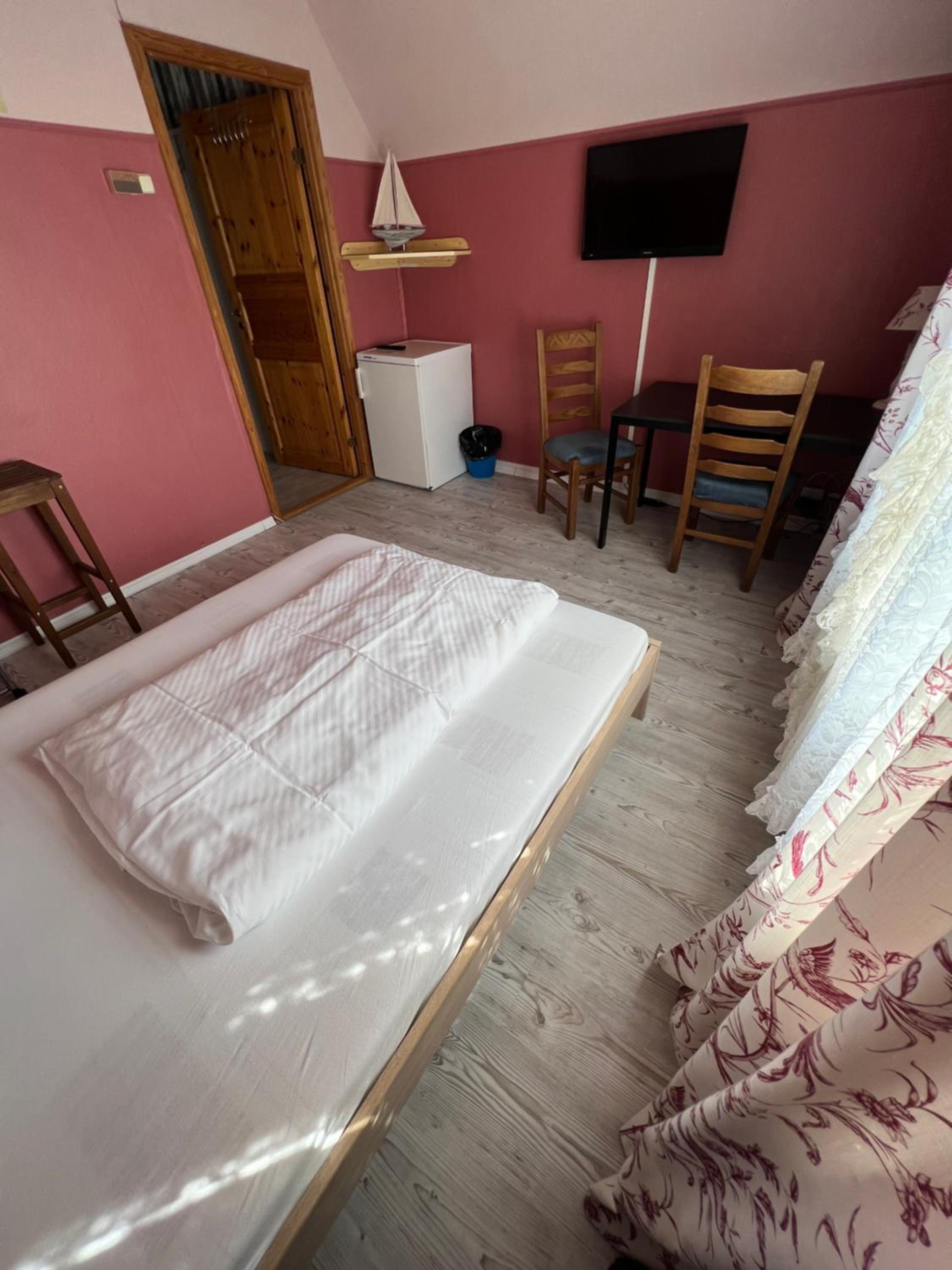 Budget Double Room photo 3