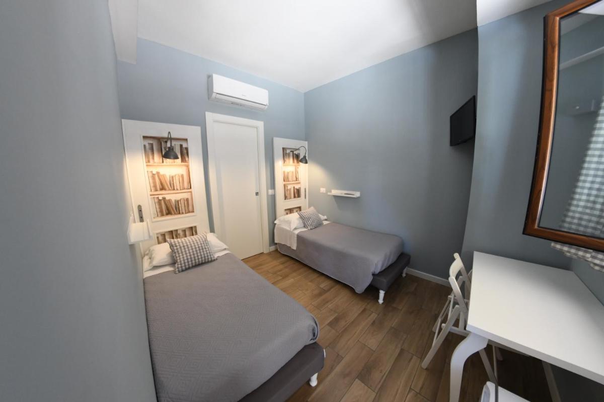 Twin Room with Bathroom photo 3