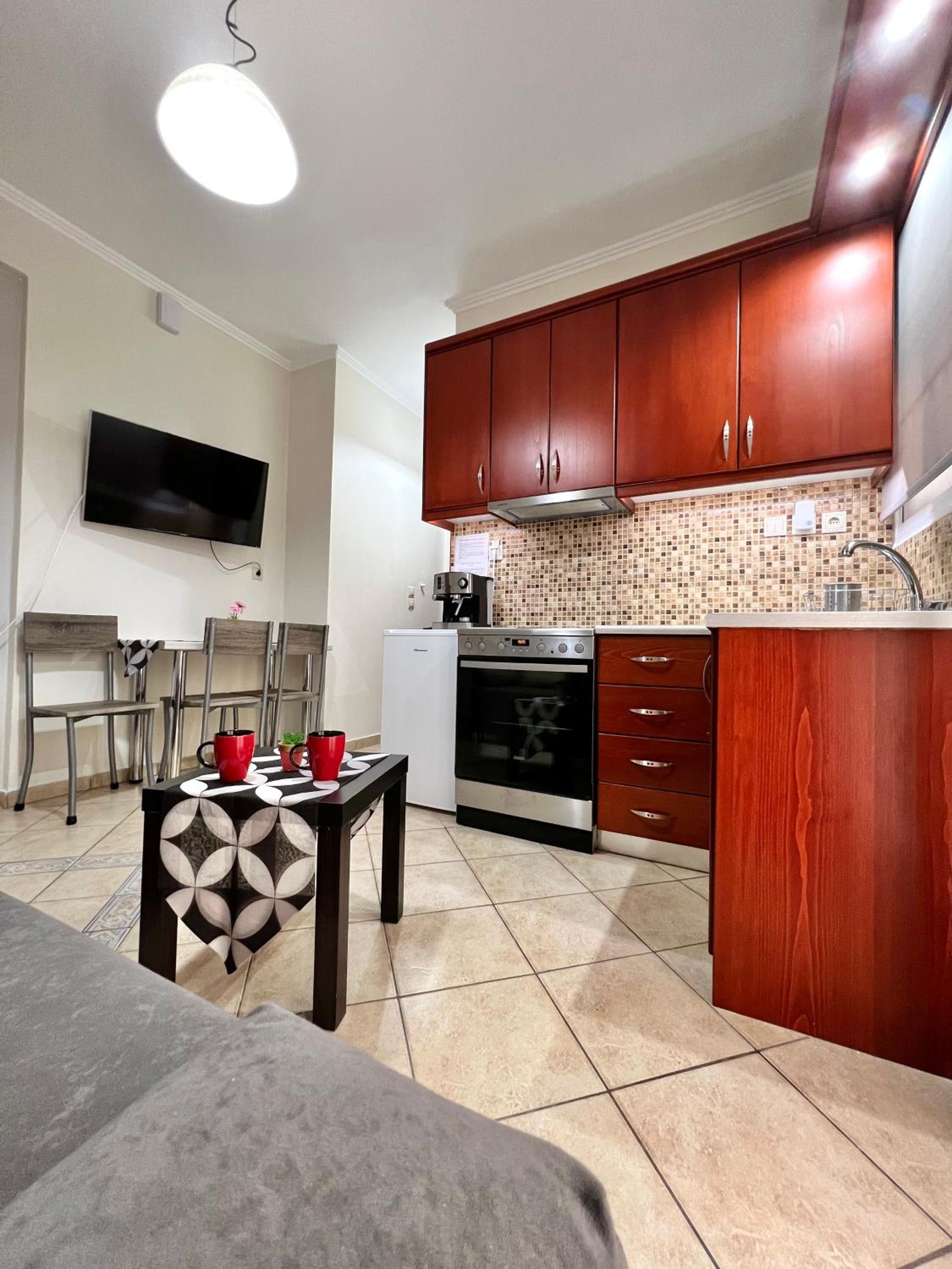 One-Bedroom Apartment - Photo 3