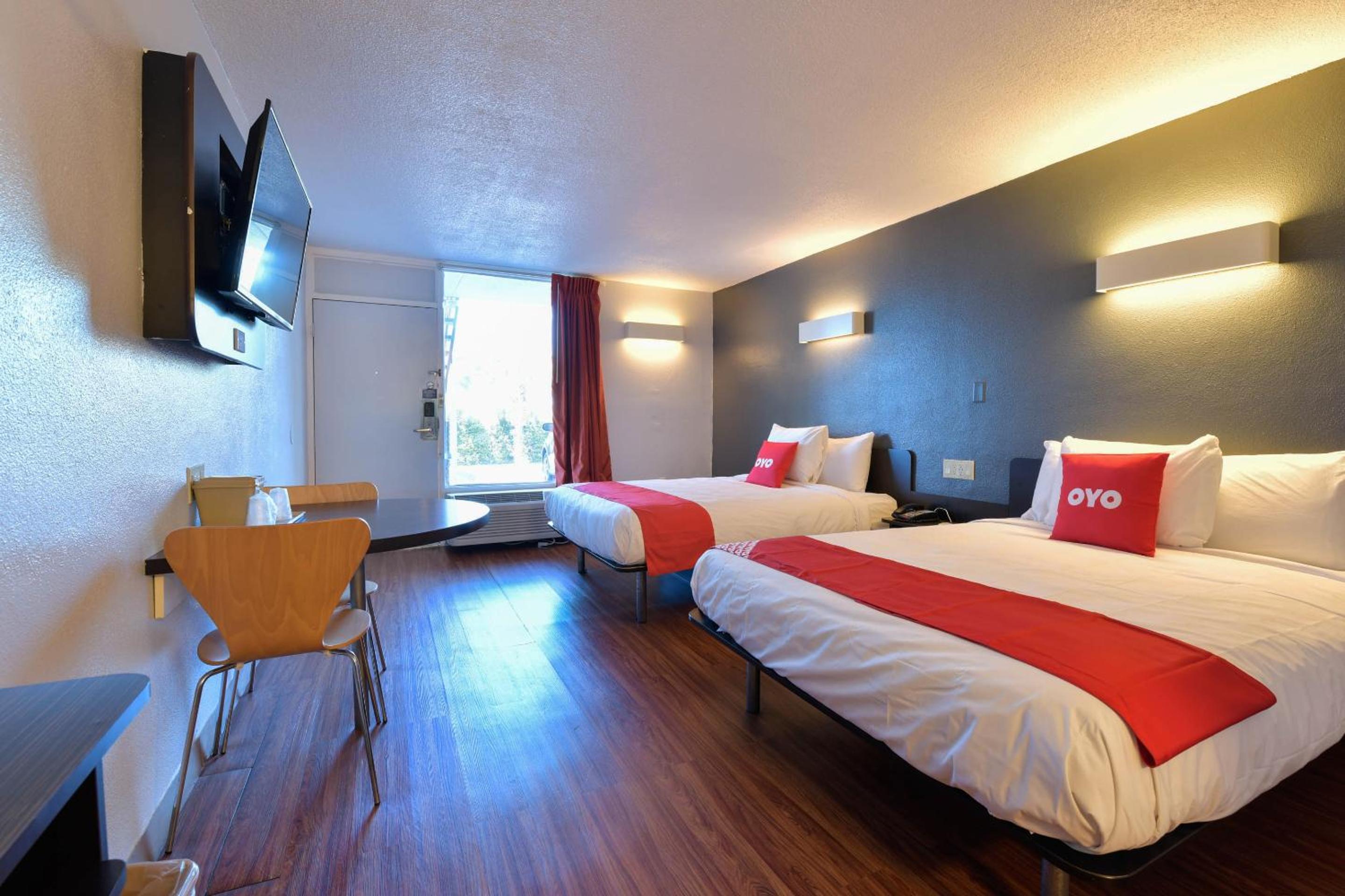 2 Queen Beds Non-Smoking photo 1