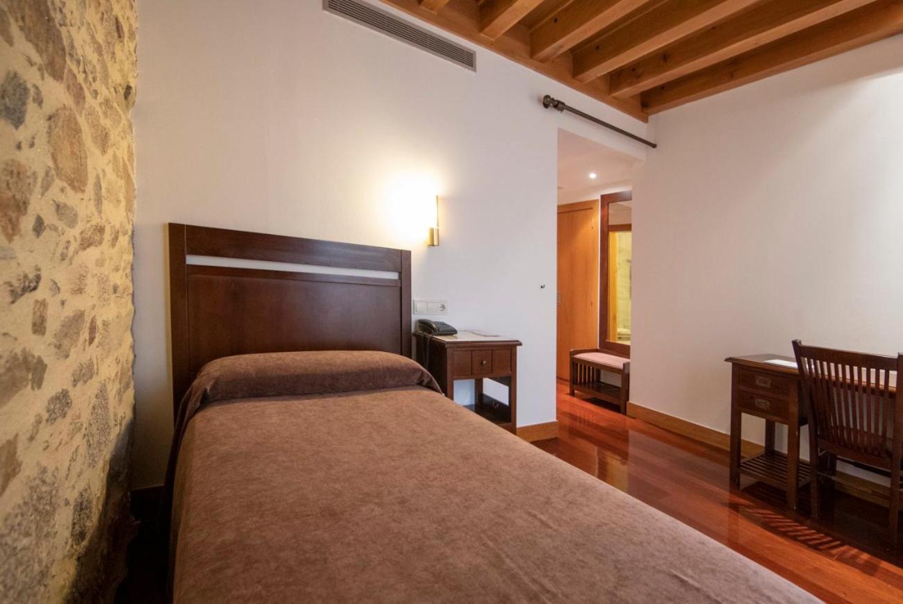 Single Room - Photo 2