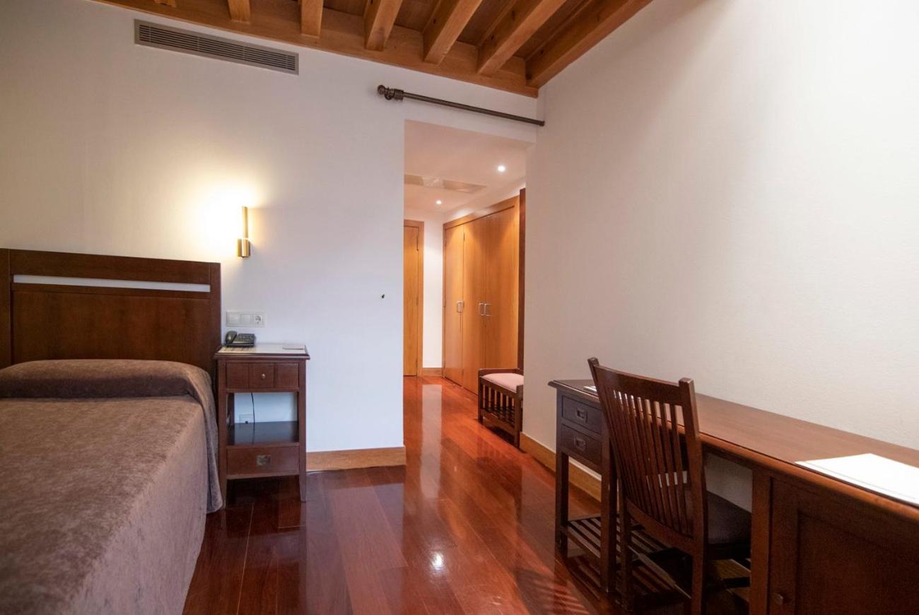 Single Room - Photo 1
