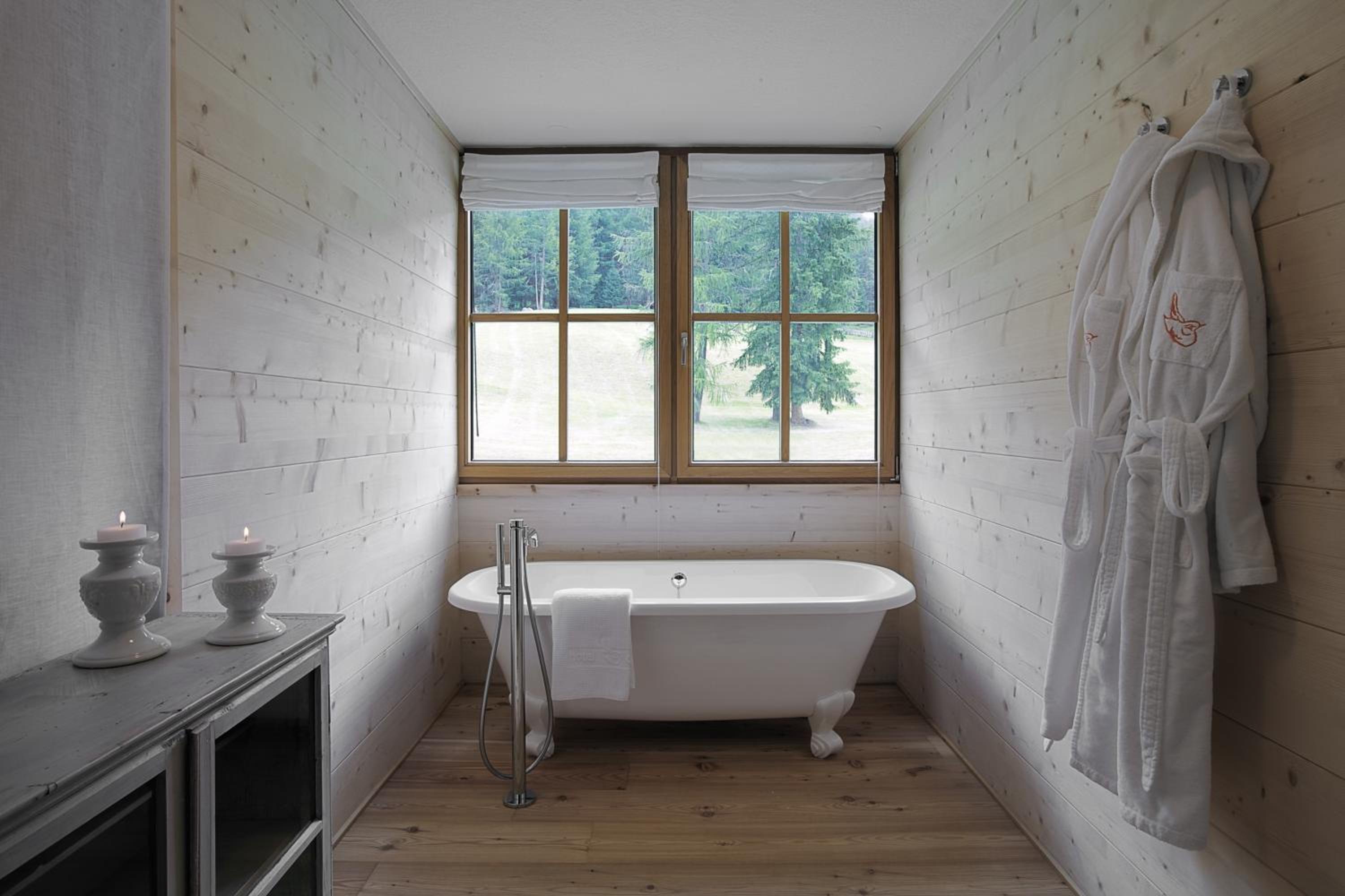Deluxe Suite - Photo 8