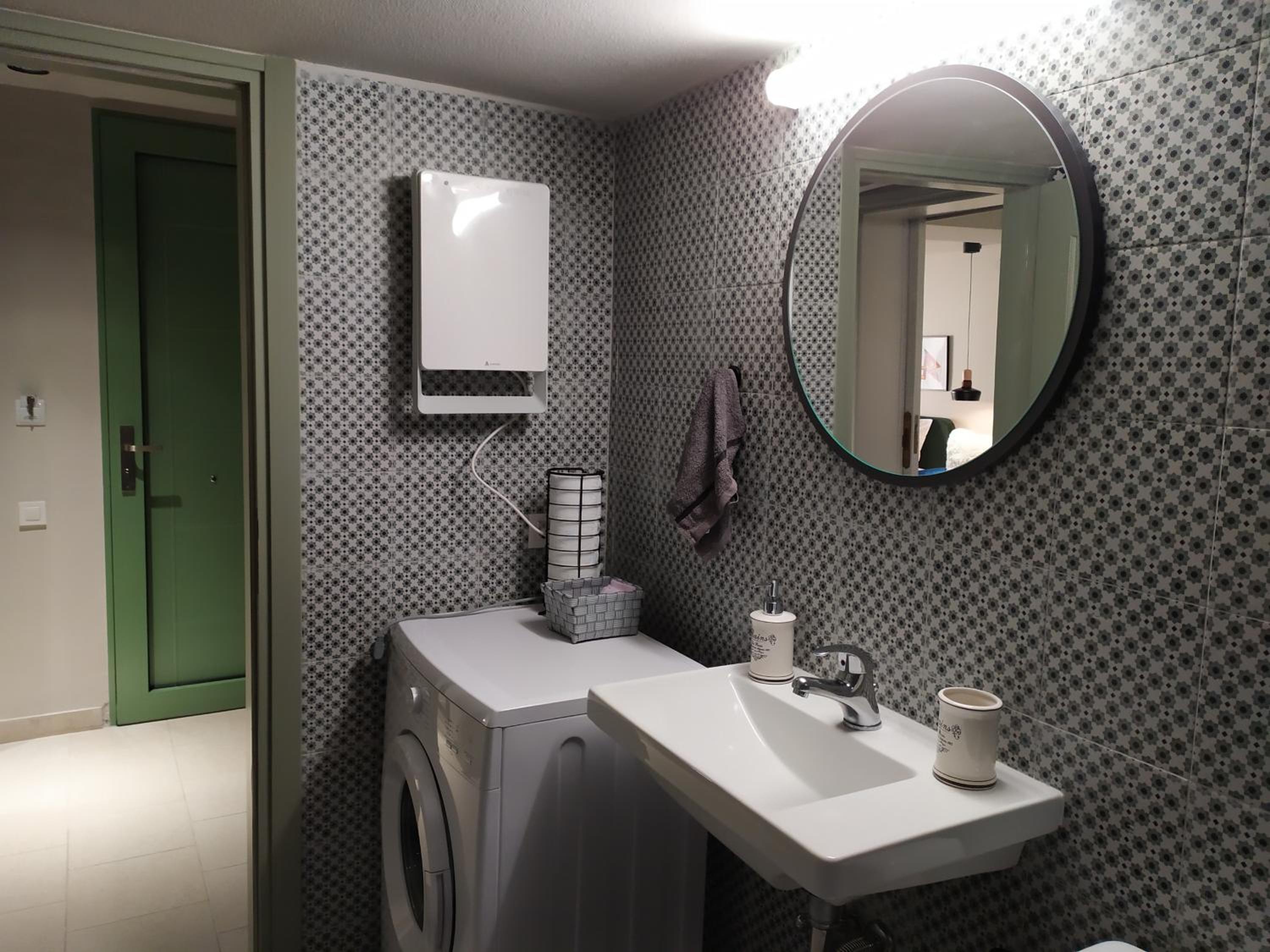 One-Bedroom House - Photo 28