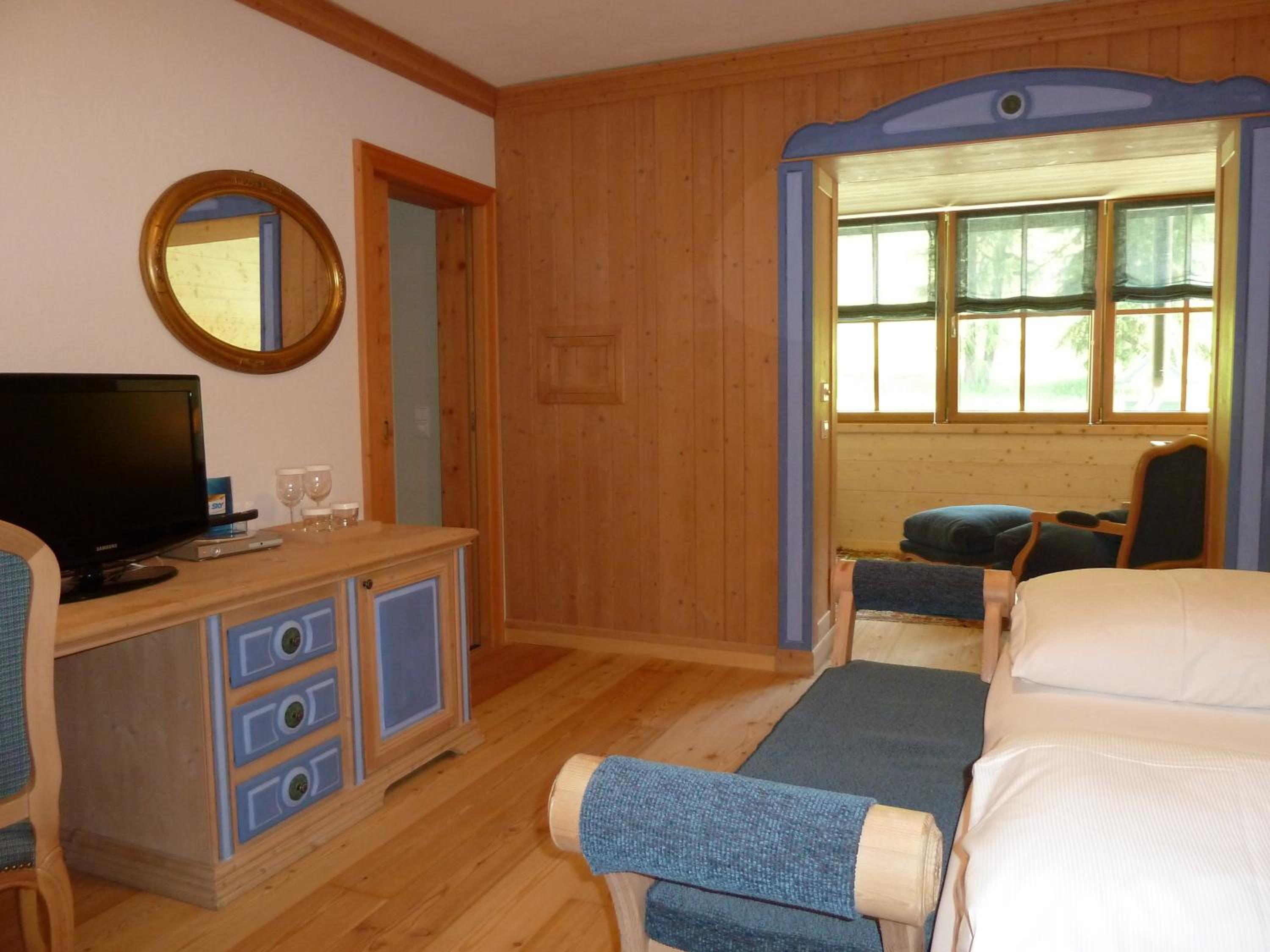 Deluxe Suite - Photo 6