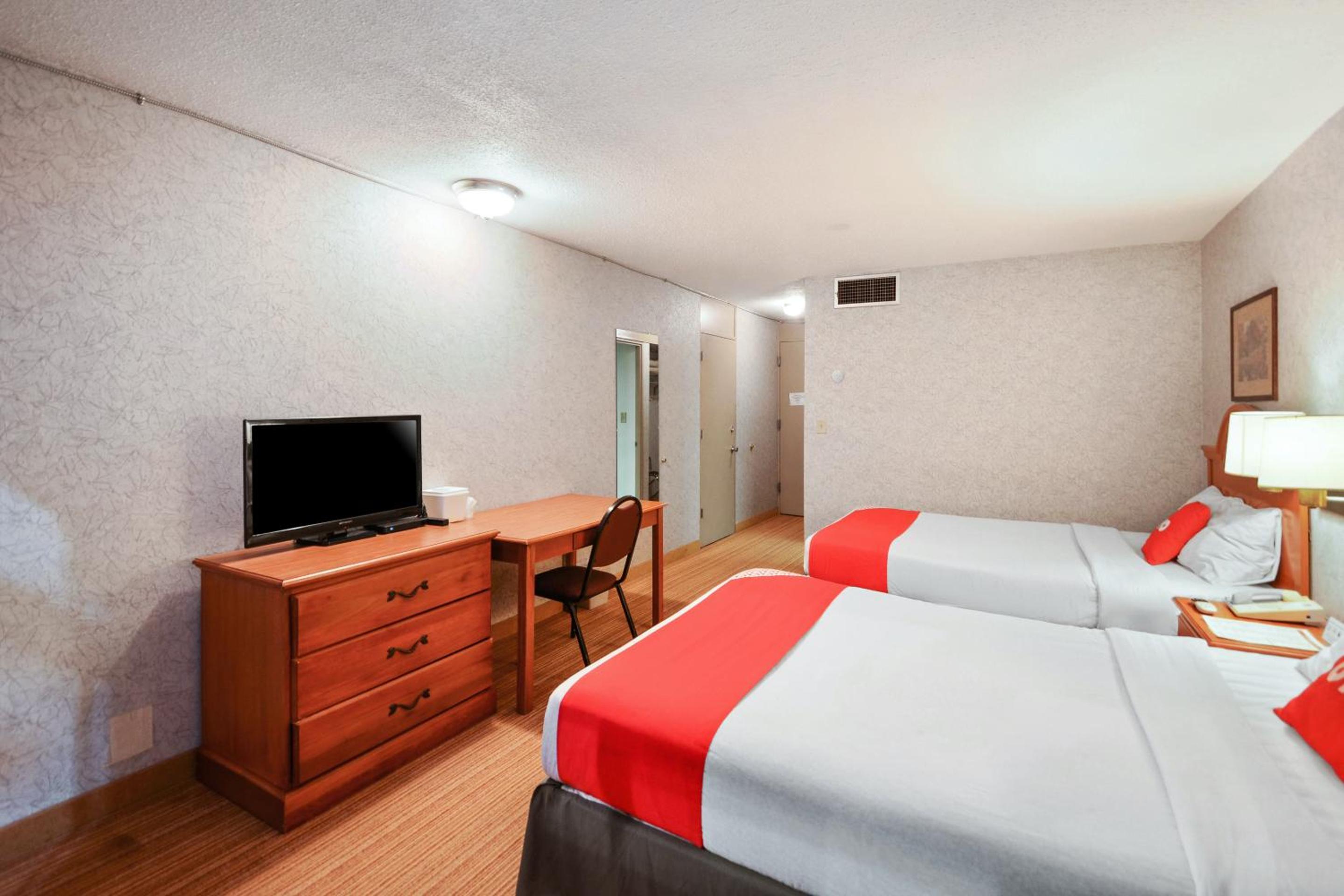 Queen Room with Two Queen Beds photo 2