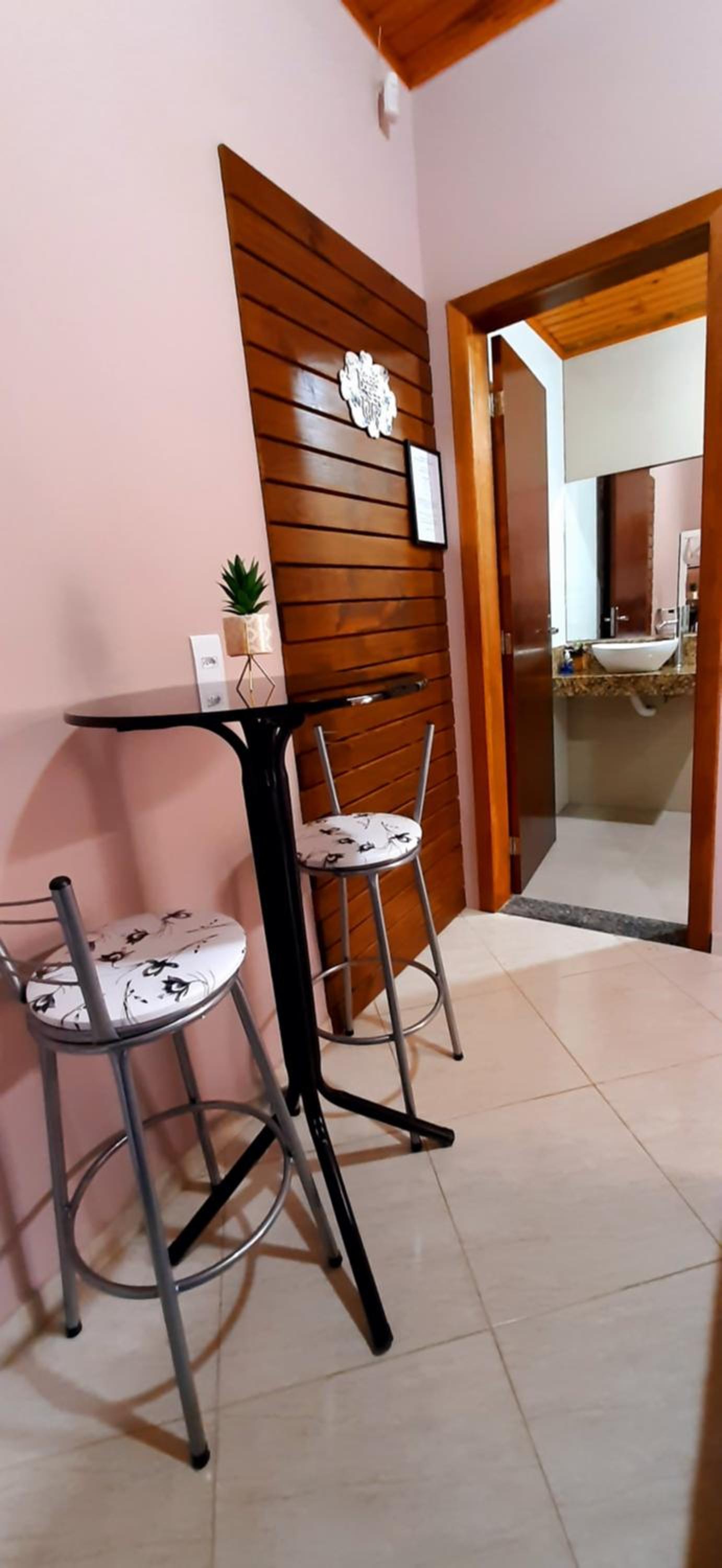 Suite - Photo 1
