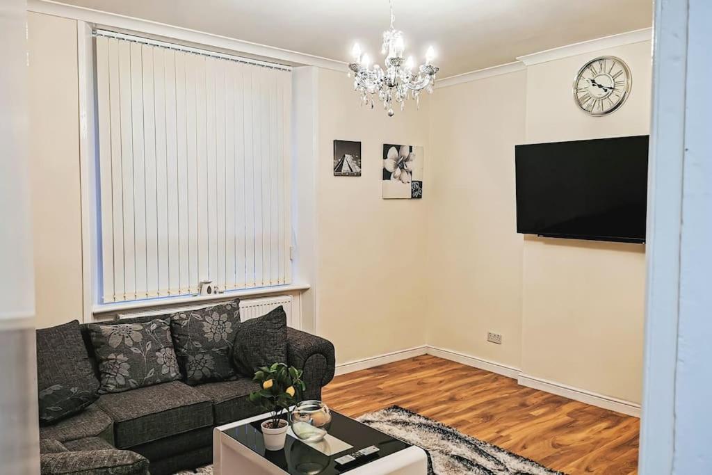 Two-Bedroom Apartment - Photo 2