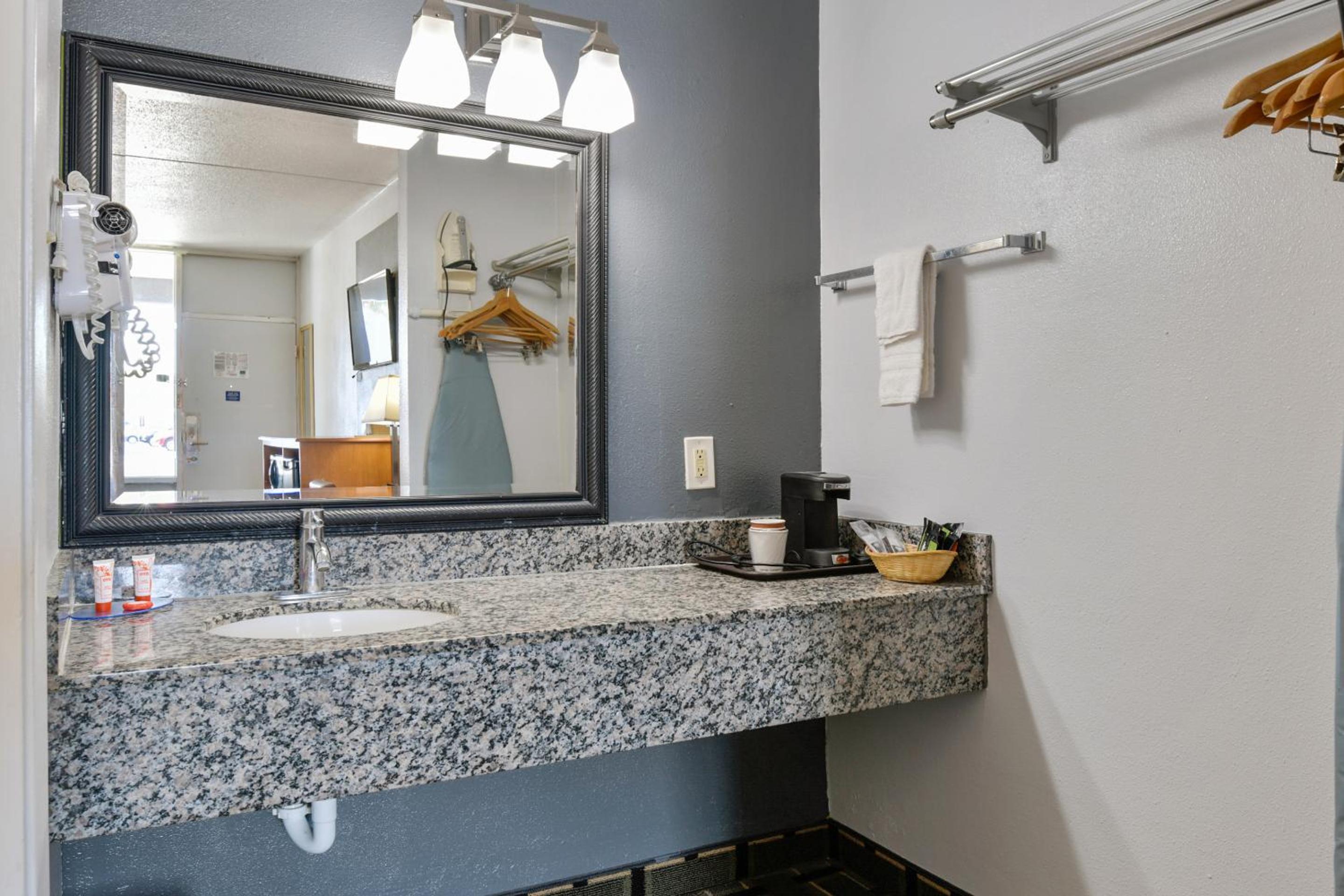 King Room - Disability Access photo 2