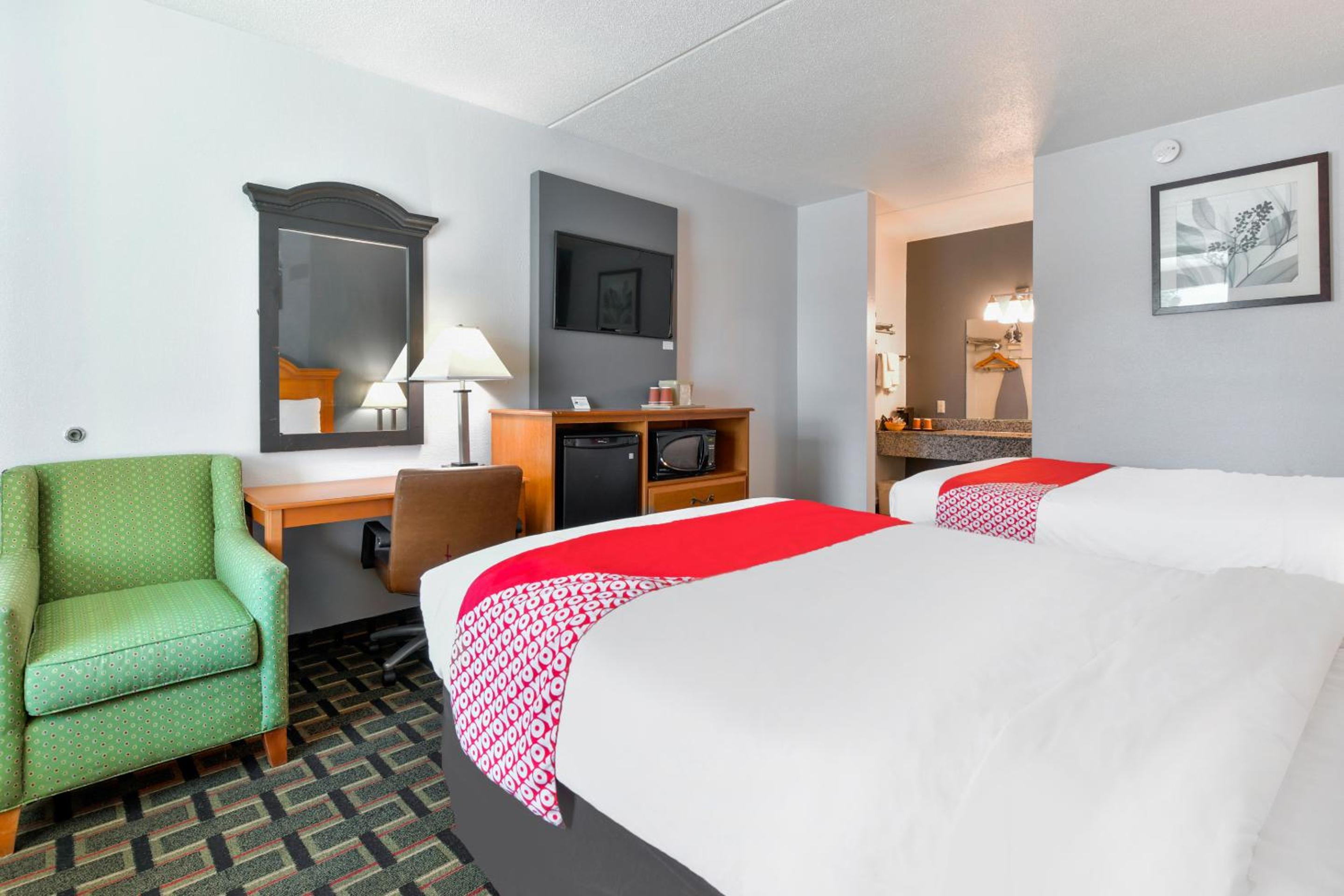 2 Full Bed Accessible photo 3
