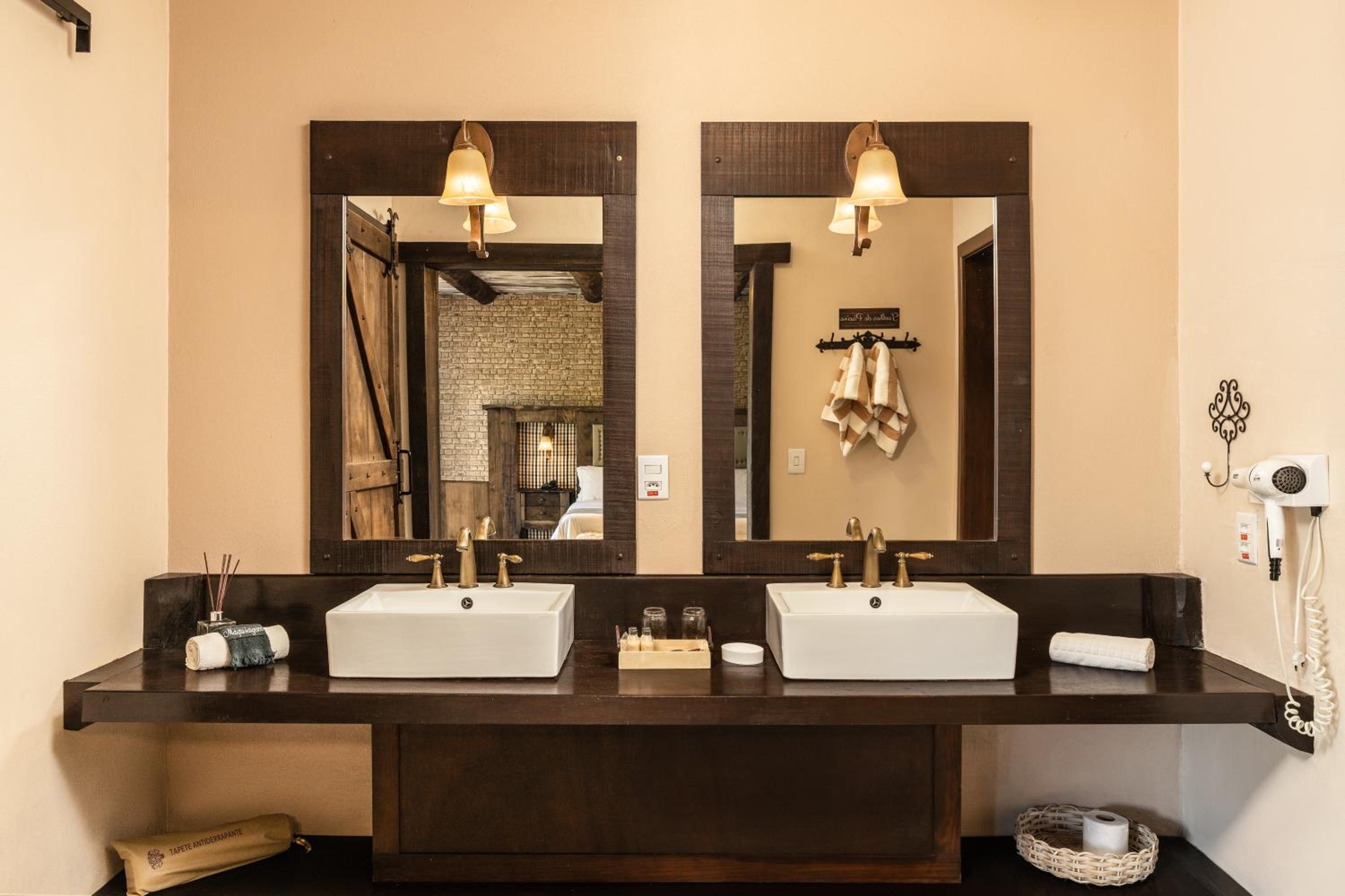 Deluxe Suite With Spa Bath photo 3