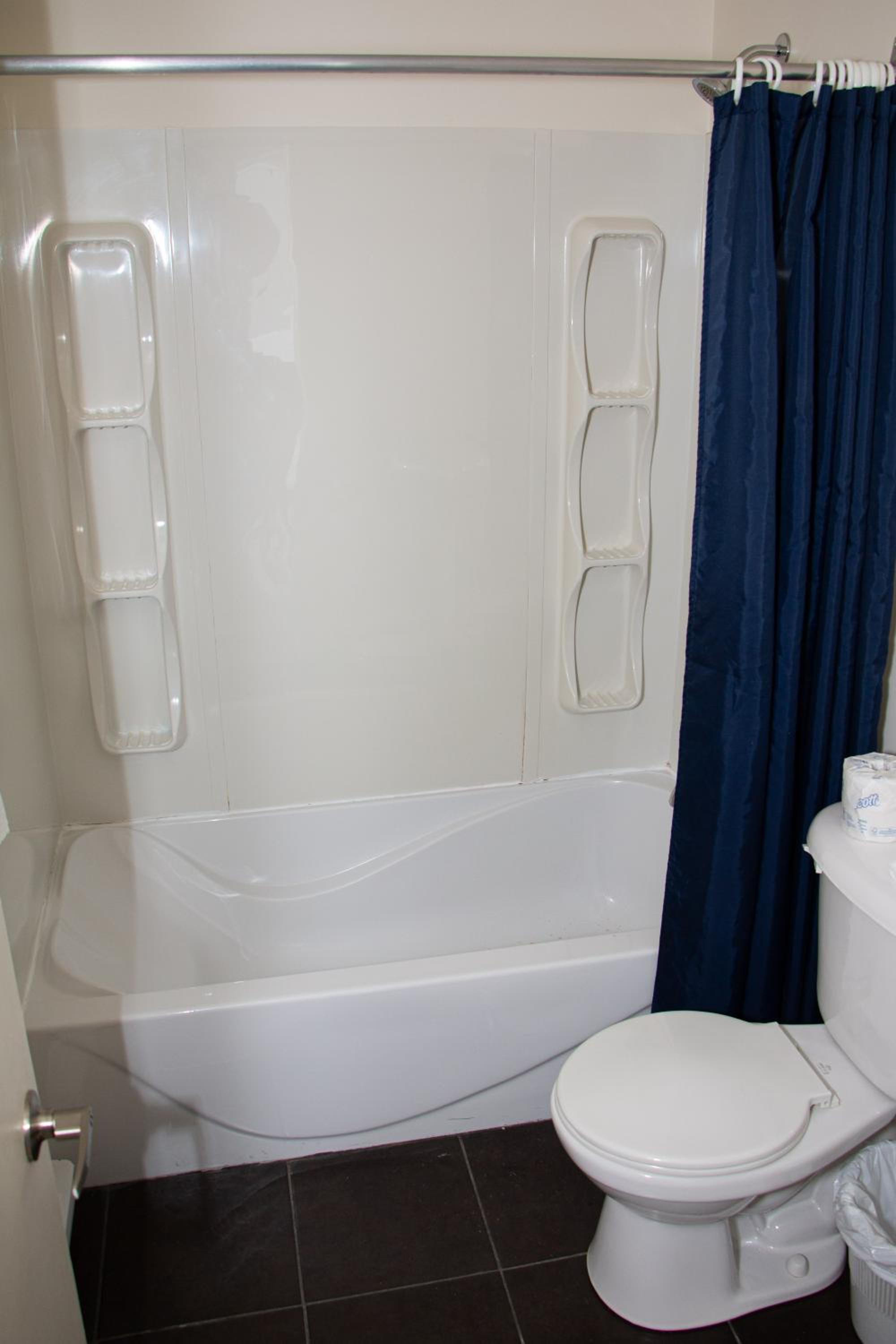Standard Triple Room with Sea View - Photo 6