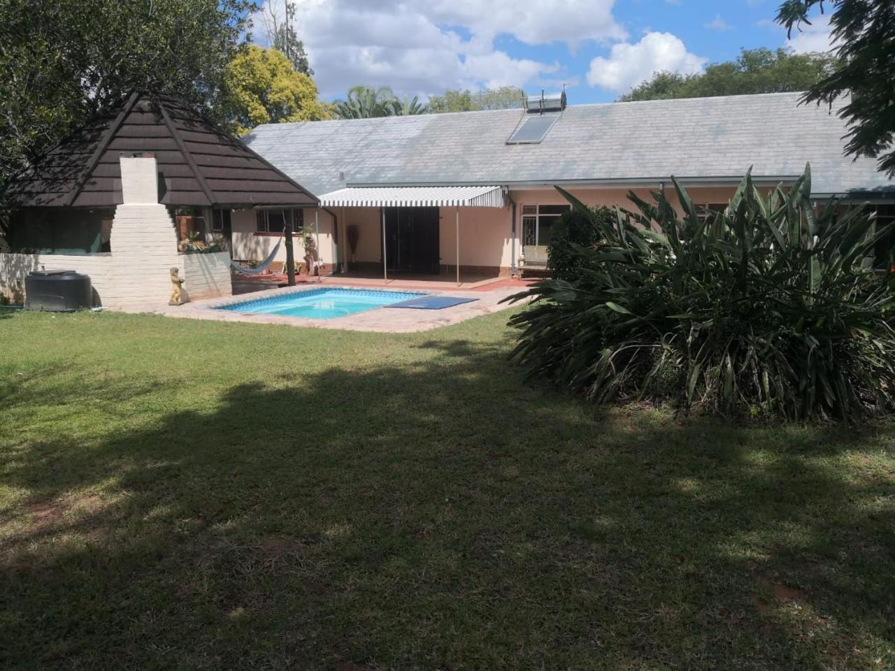 Three-Bedroom House - Photo 3