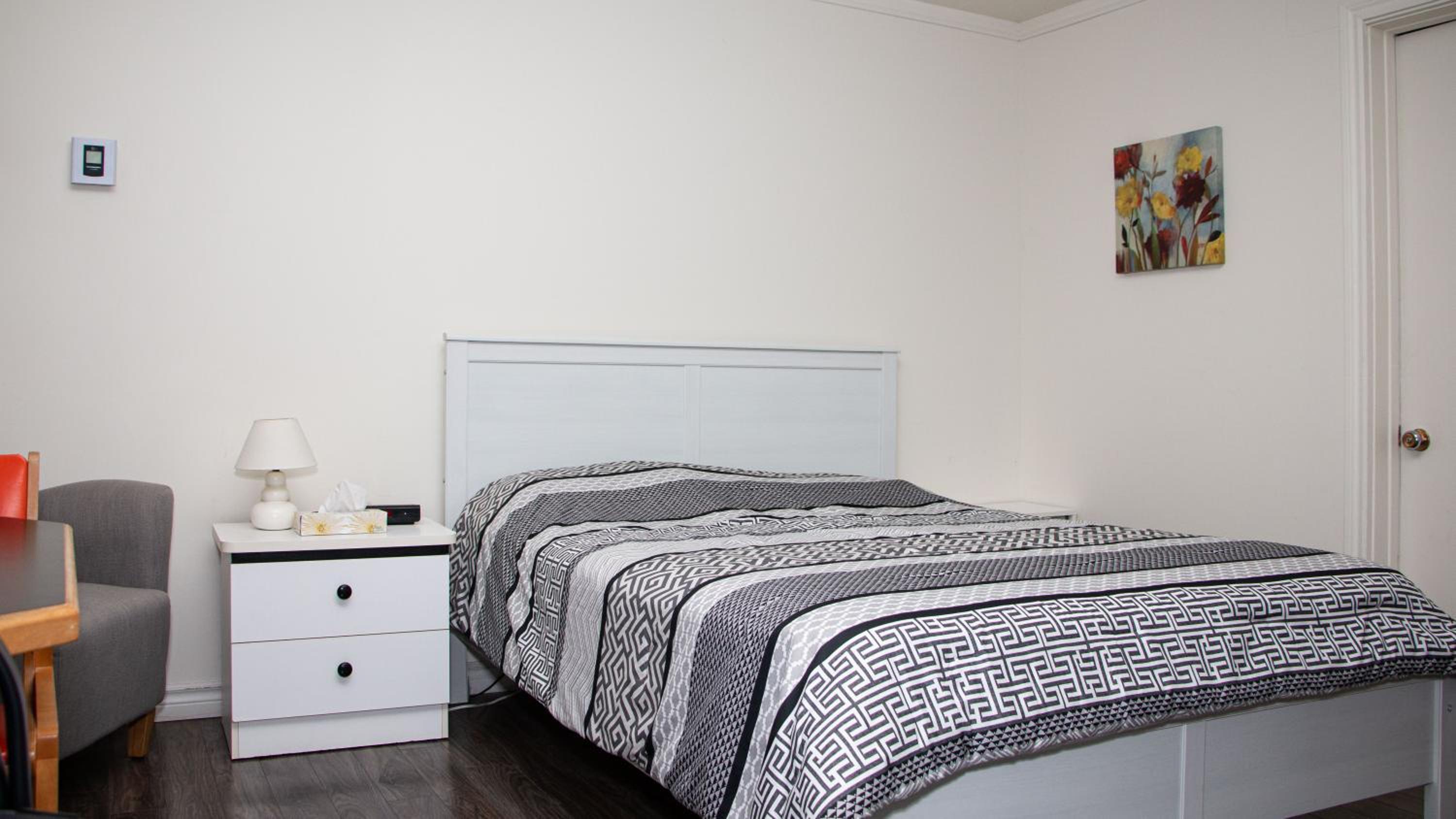 Queen Room with Sea View - Photo 7
