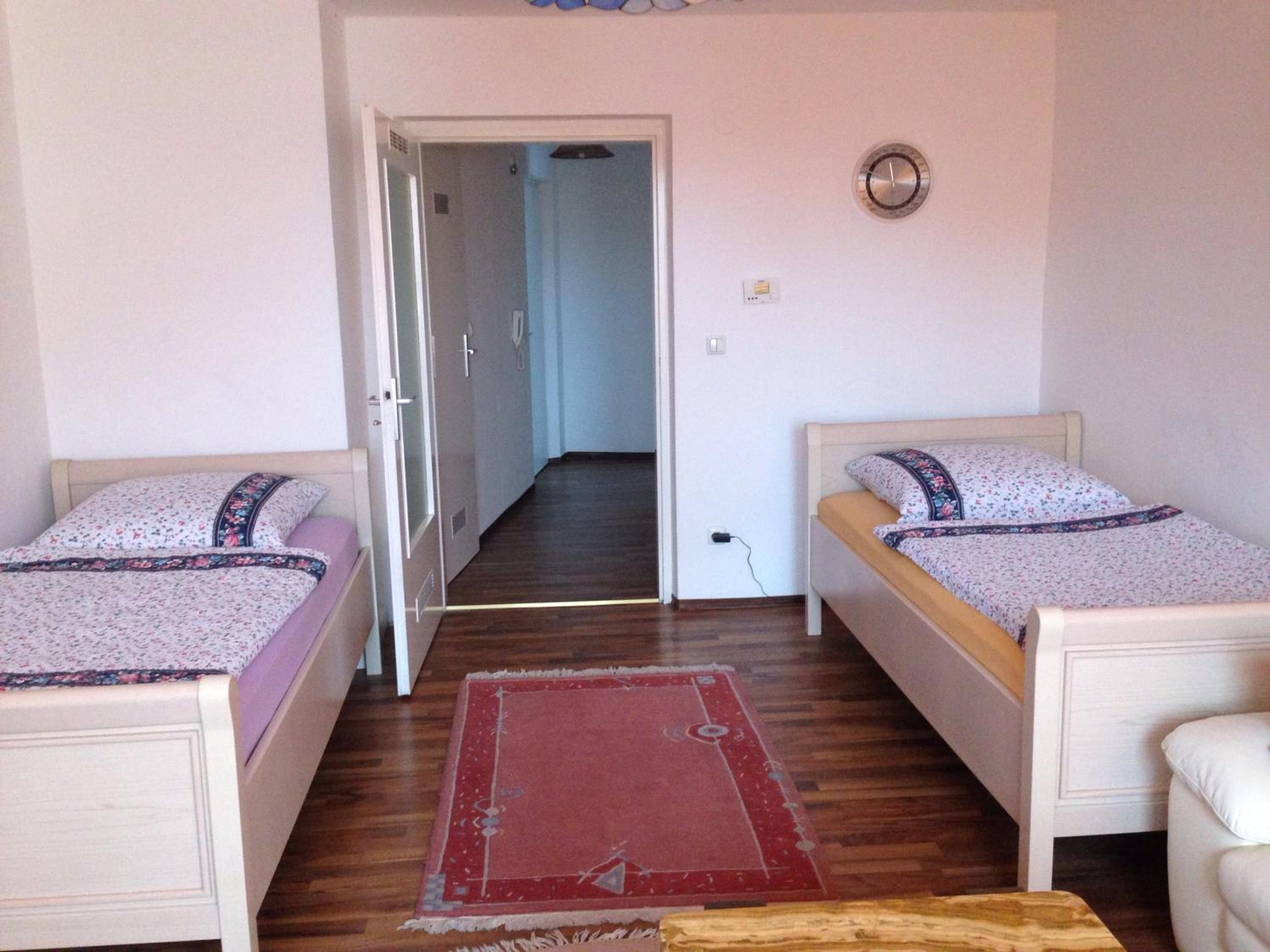 Apartment with Balcony - Photo 9